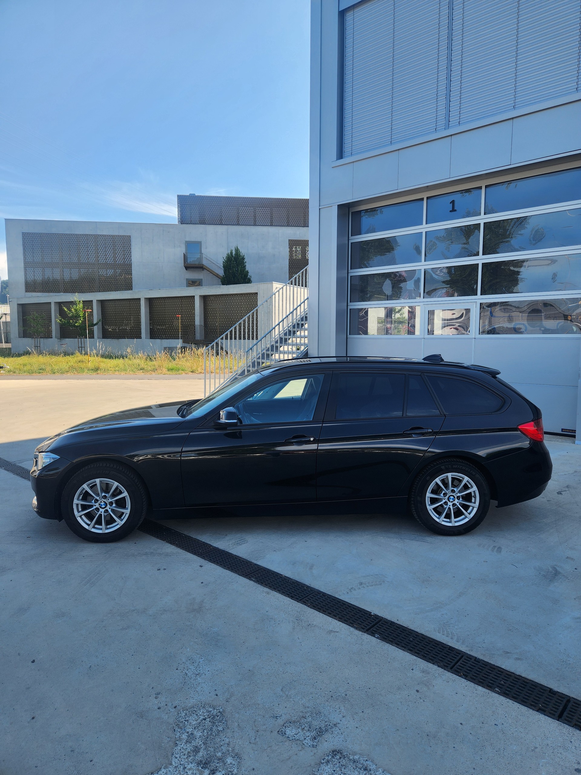 BMW 320d xDrive Touring Modern Line Steptronic-image-4