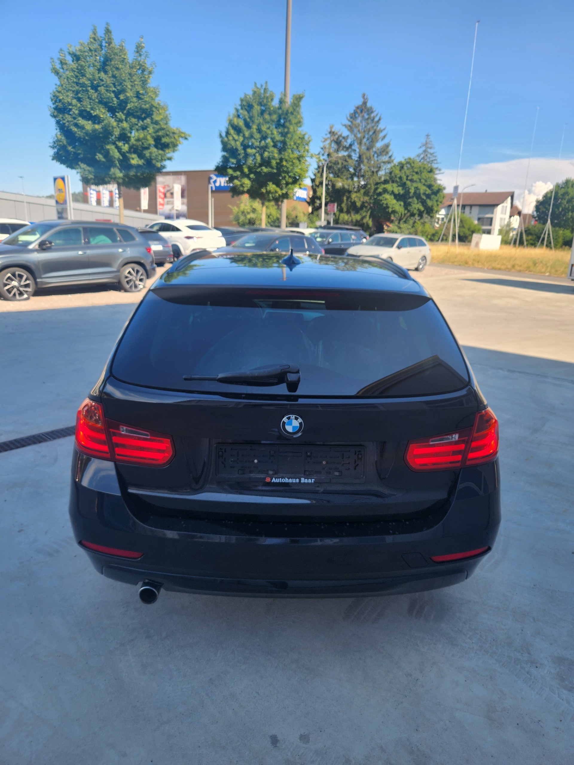 BMW 320d xDrive Touring Modern Line Steptronic-image-5