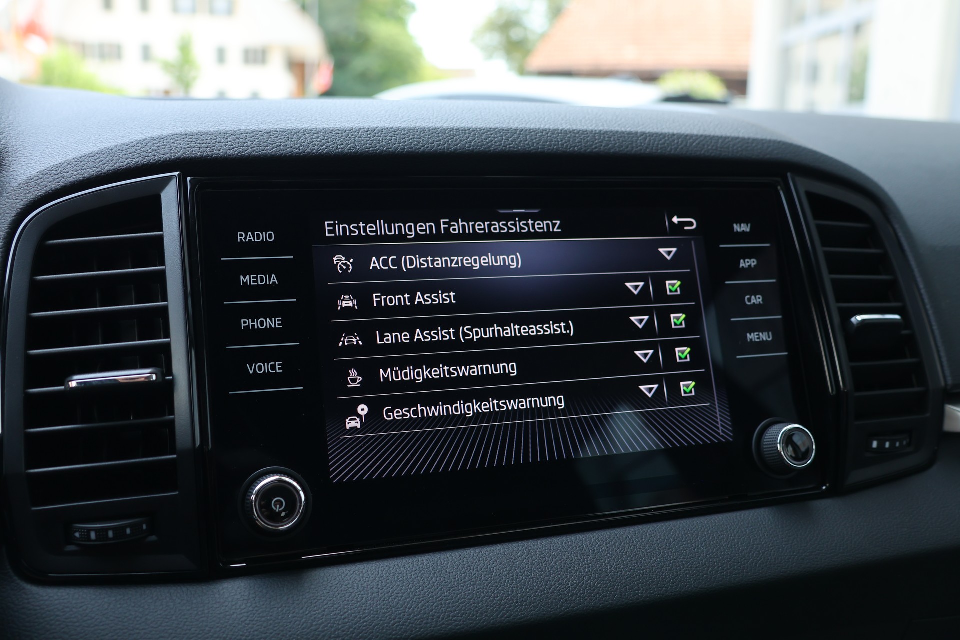 SKODA Karoq 2.0 TDI CR Selection 4x4 DSG (CH)-image-20