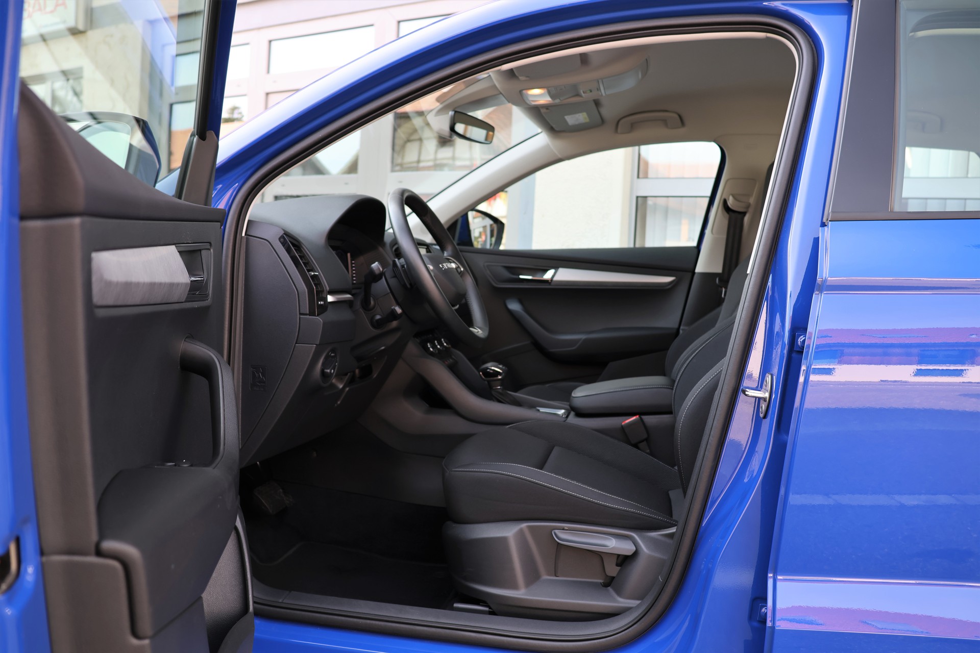 SKODA Karoq 2.0 TDI CR Selection 4x4 DSG (CH)-image-8