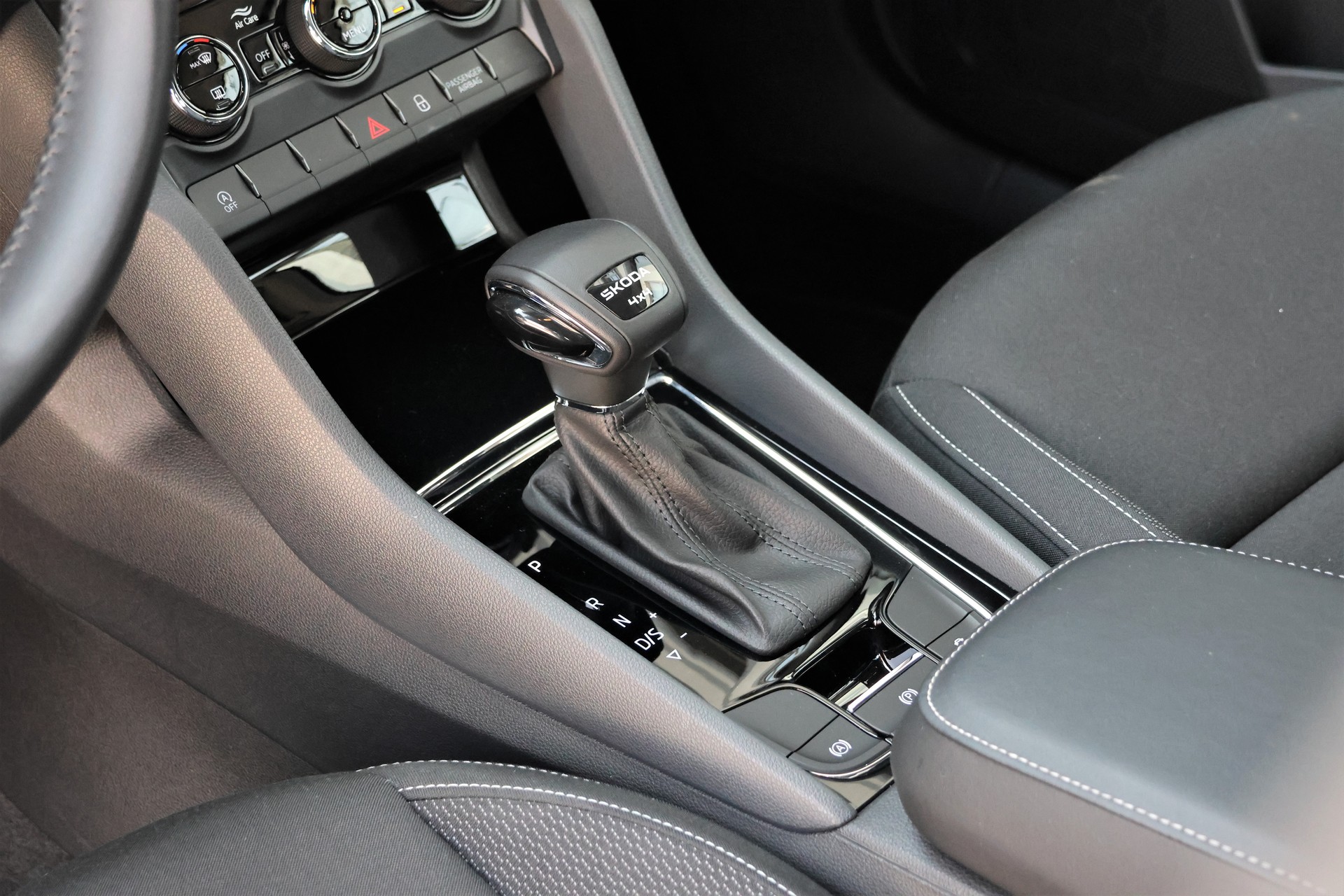 SKODA Karoq 2.0 TDI CR Selection 4x4 DSG (CH)-image-10