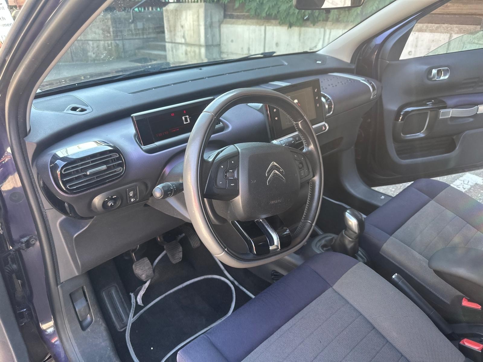 CITROEN C4 Cactus 1.2 VTi Shine-image-8