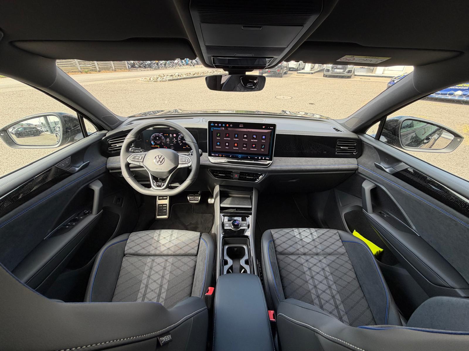 VW Tiguan 2.0 TSI DSG R-Line United 4Motion-image-23