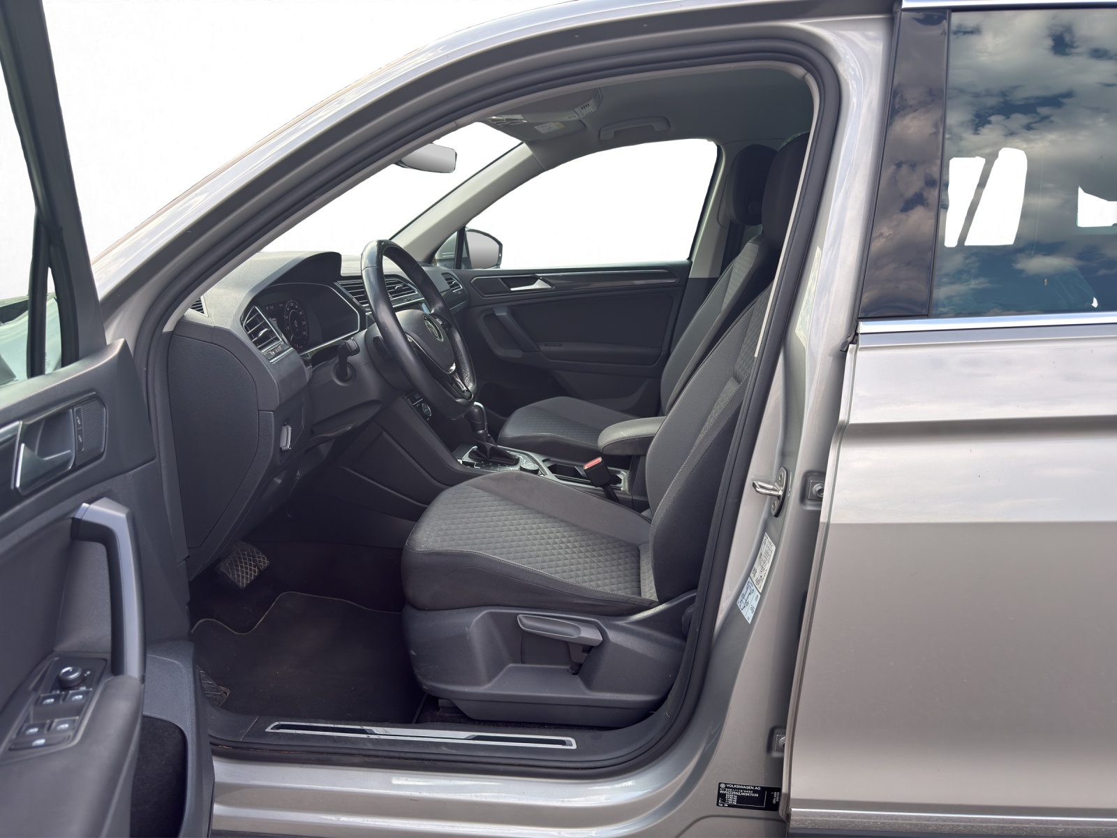 VW Tiguan 2.0TSI Comfortline 4Motion DSG-image-8