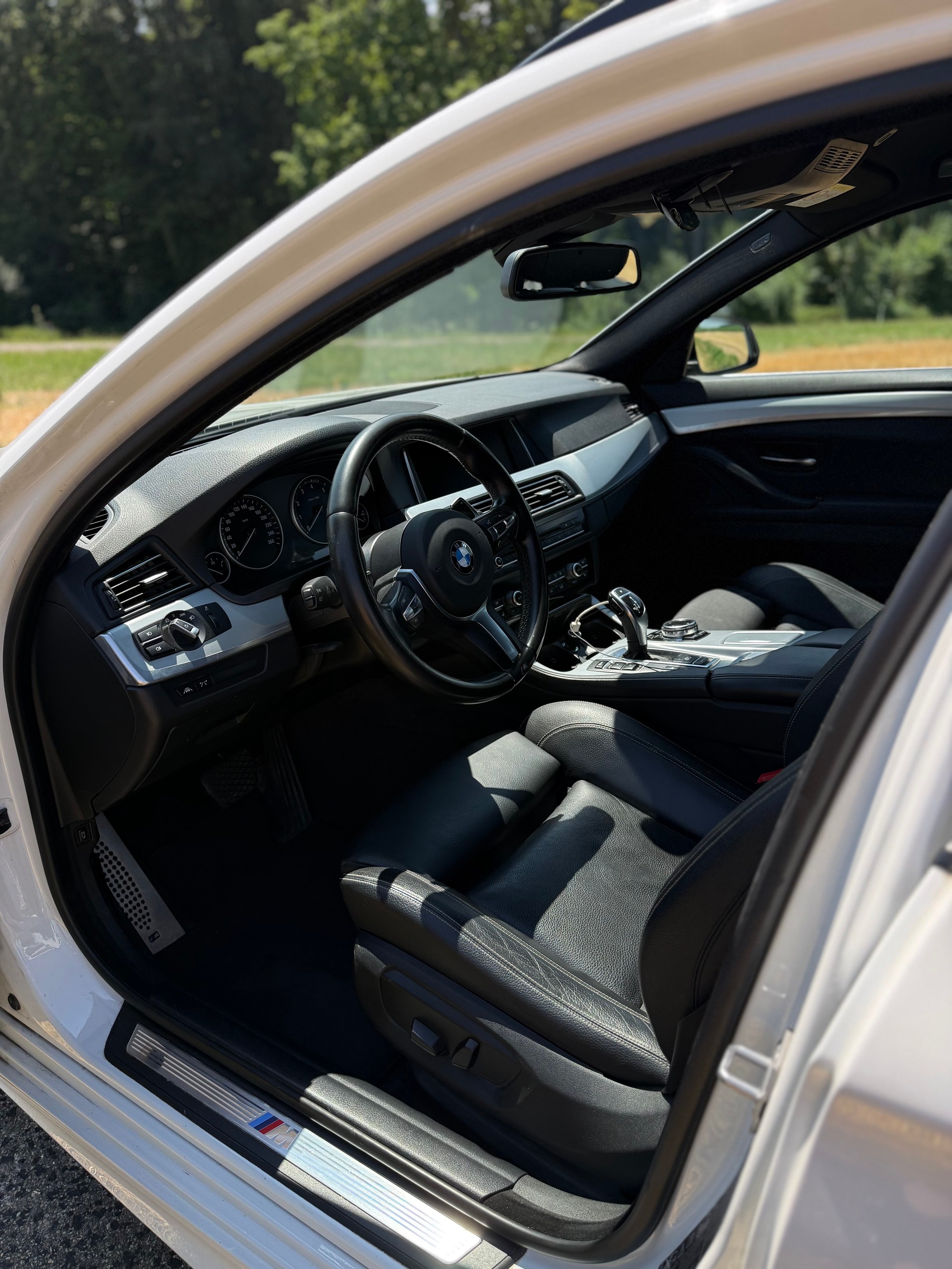 BMW 528i xDrive-image-4
