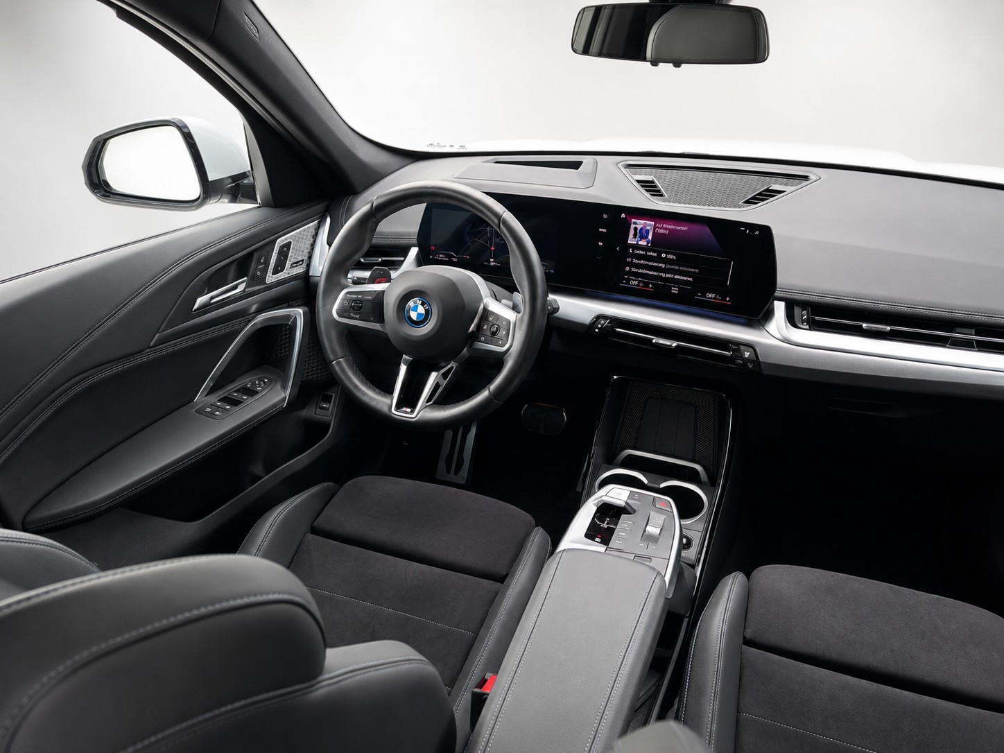 BMW 30e xDrive-image-5