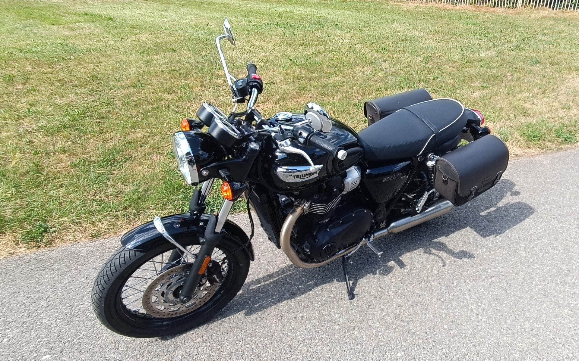 TRIUMPH Bonneville 900 T 100 (35kW)-image-1