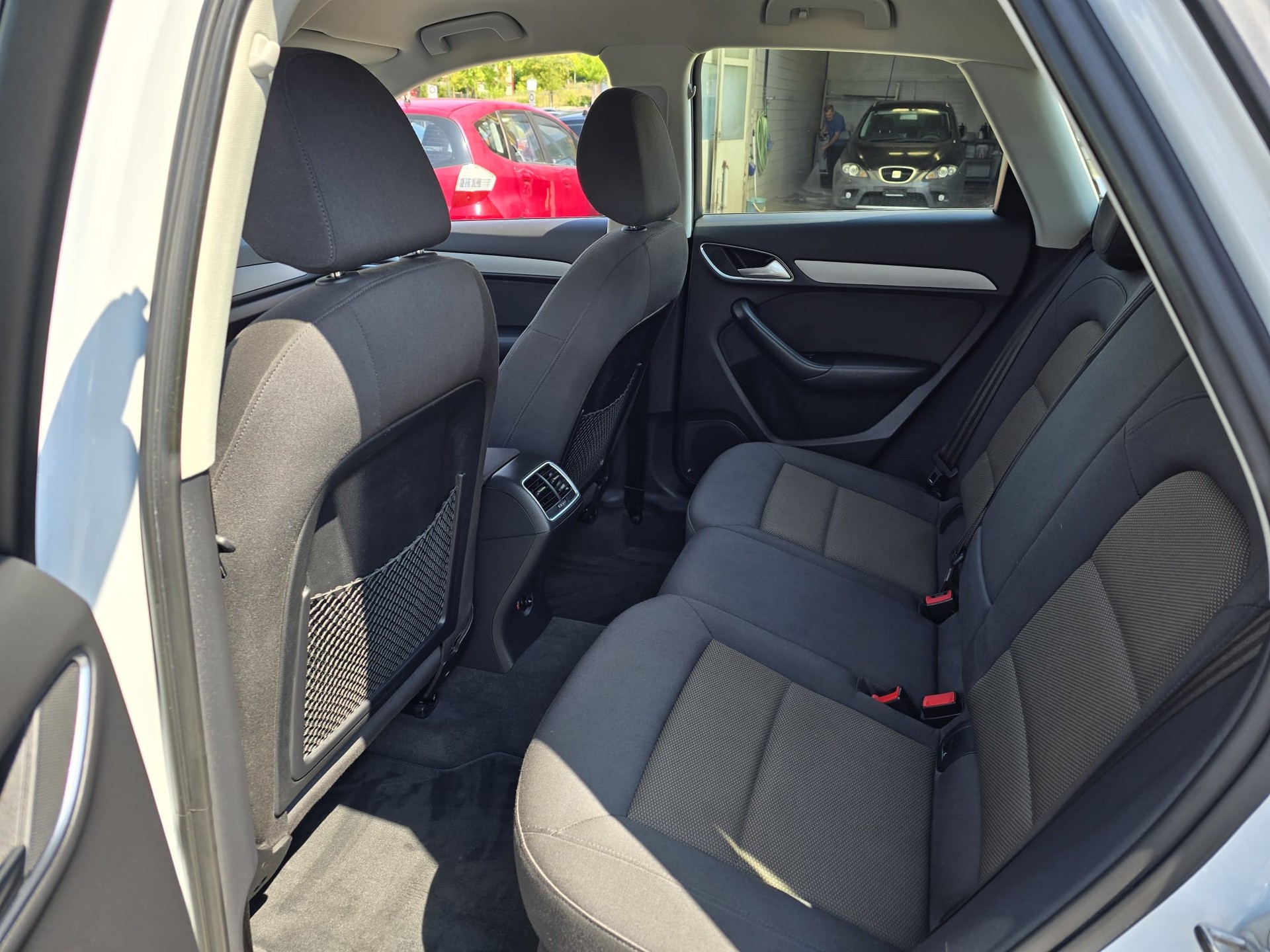 AUDI Q3 2.0 TFSI quattro-image-17