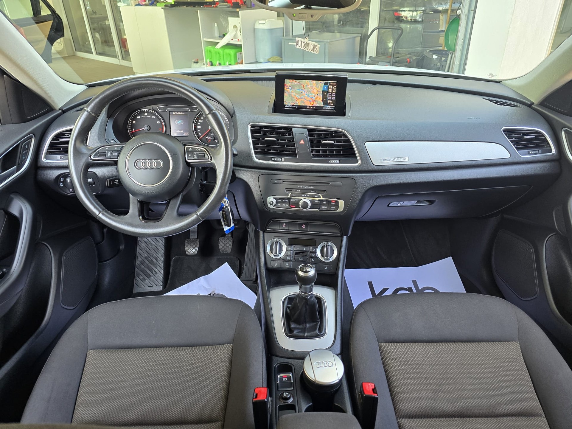 AUDI Q3 2.0 TFSI quattro-image-8