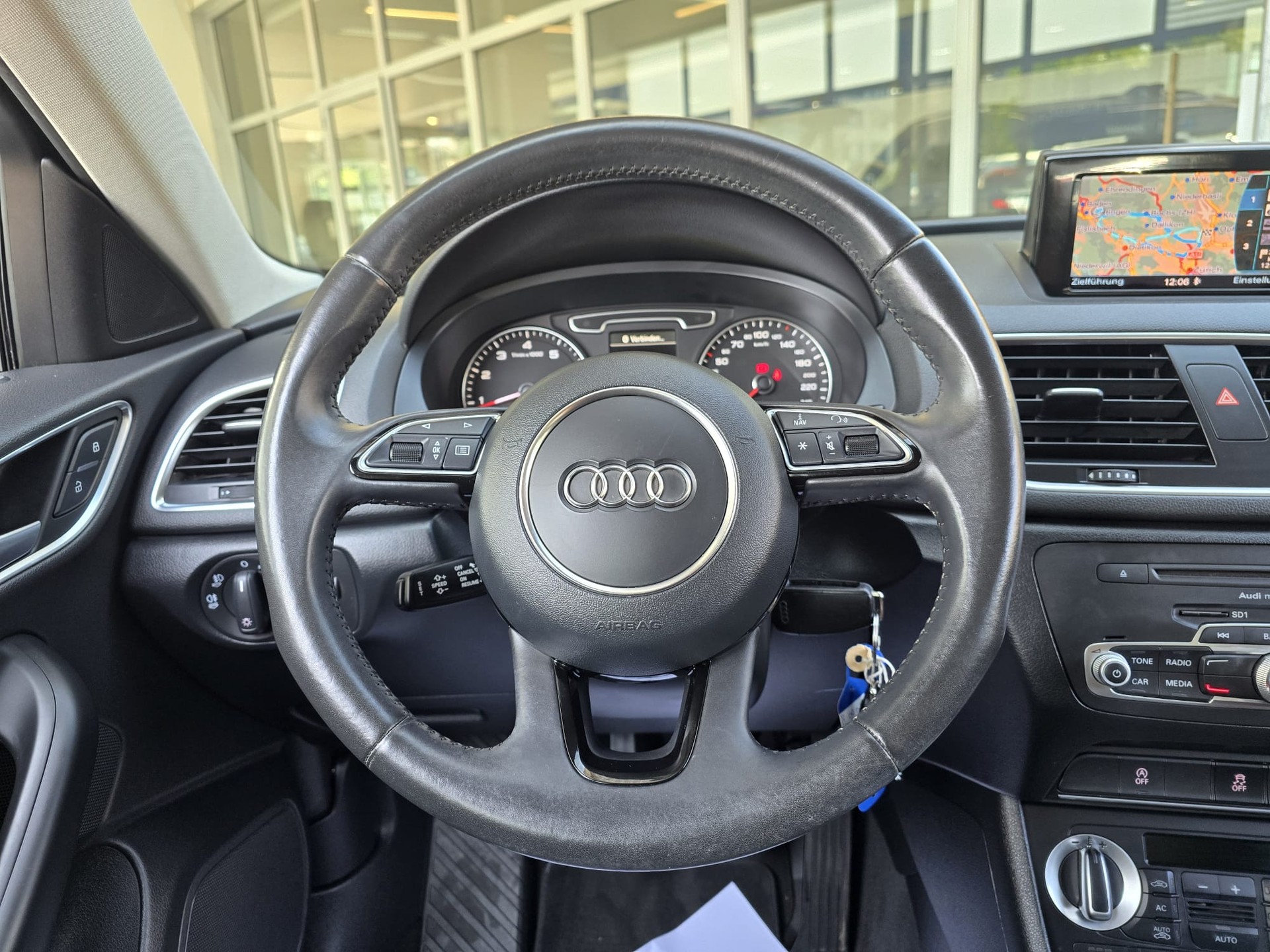 AUDI Q3 2.0 TFSI quattro-image-9