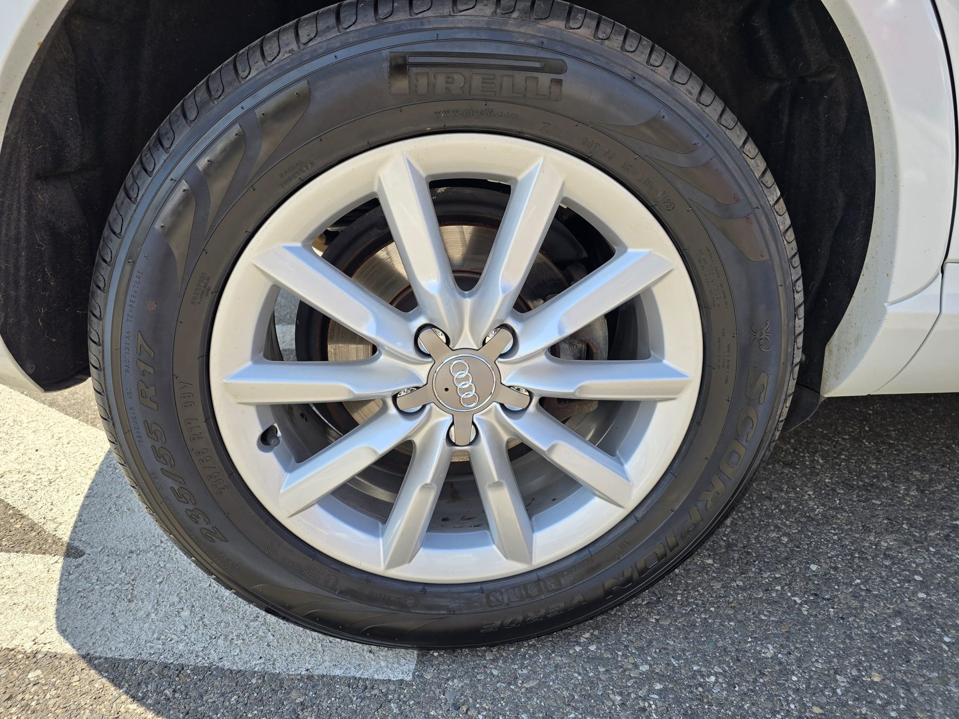 AUDI Q3 2.0 TFSI quattro-image-19