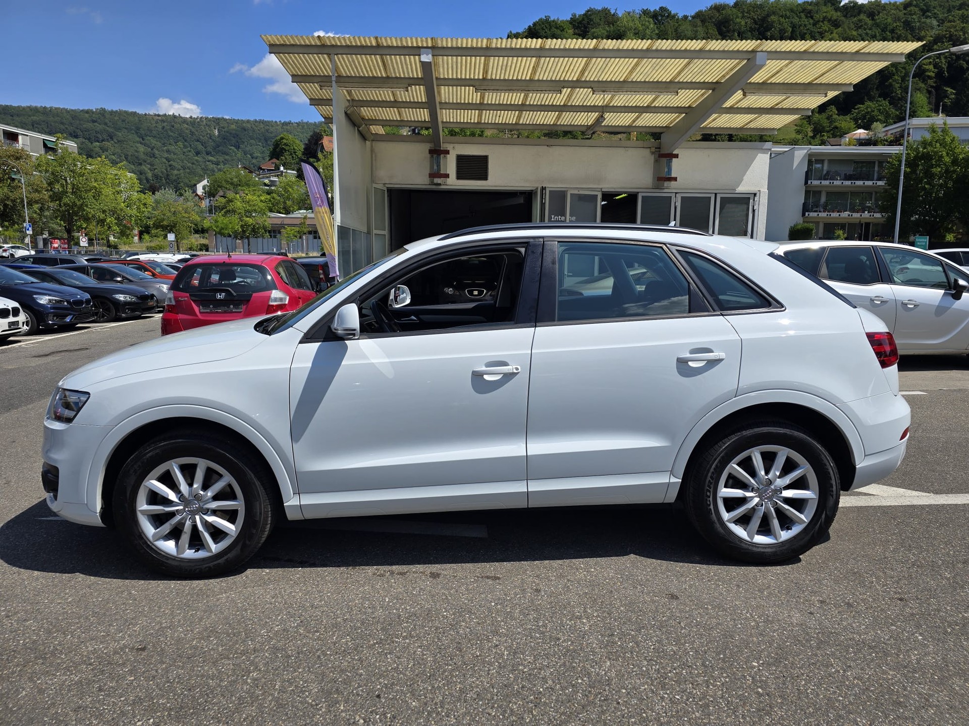 AUDI Q3 2.0 TFSI quattro-image-6