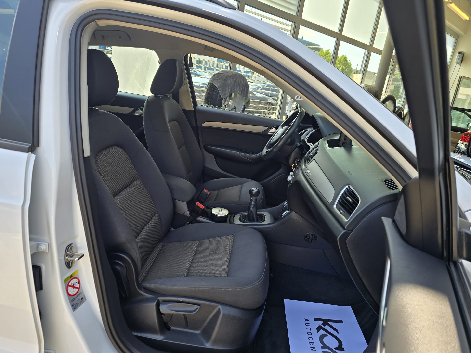 AUDI Q3 2.0 TFSI quattro-image-13