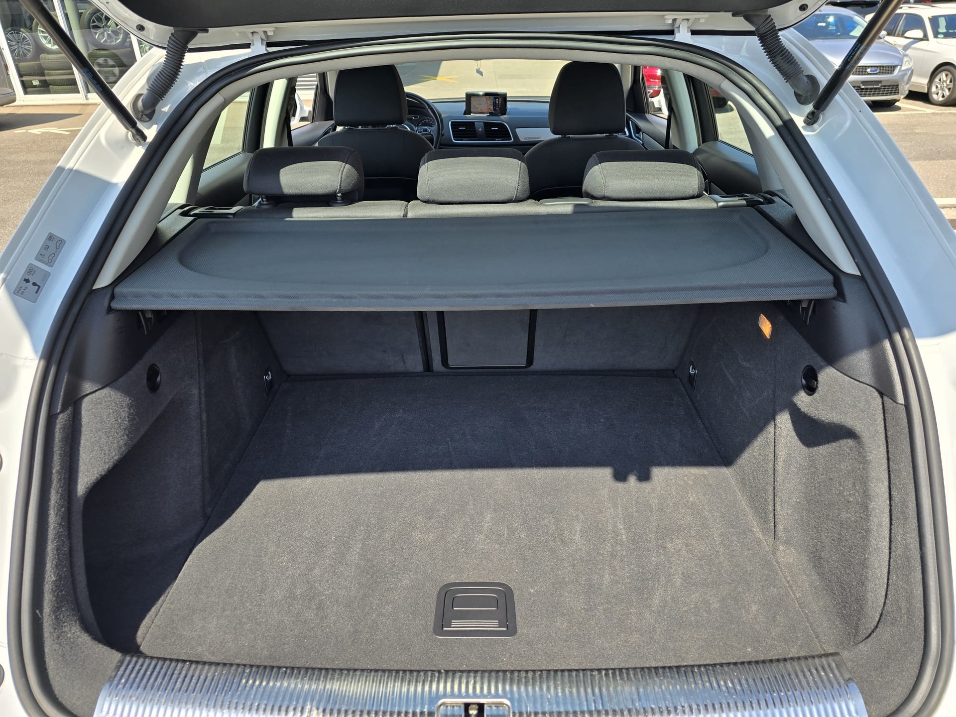 AUDI Q3 2.0 TFSI quattro-image-18