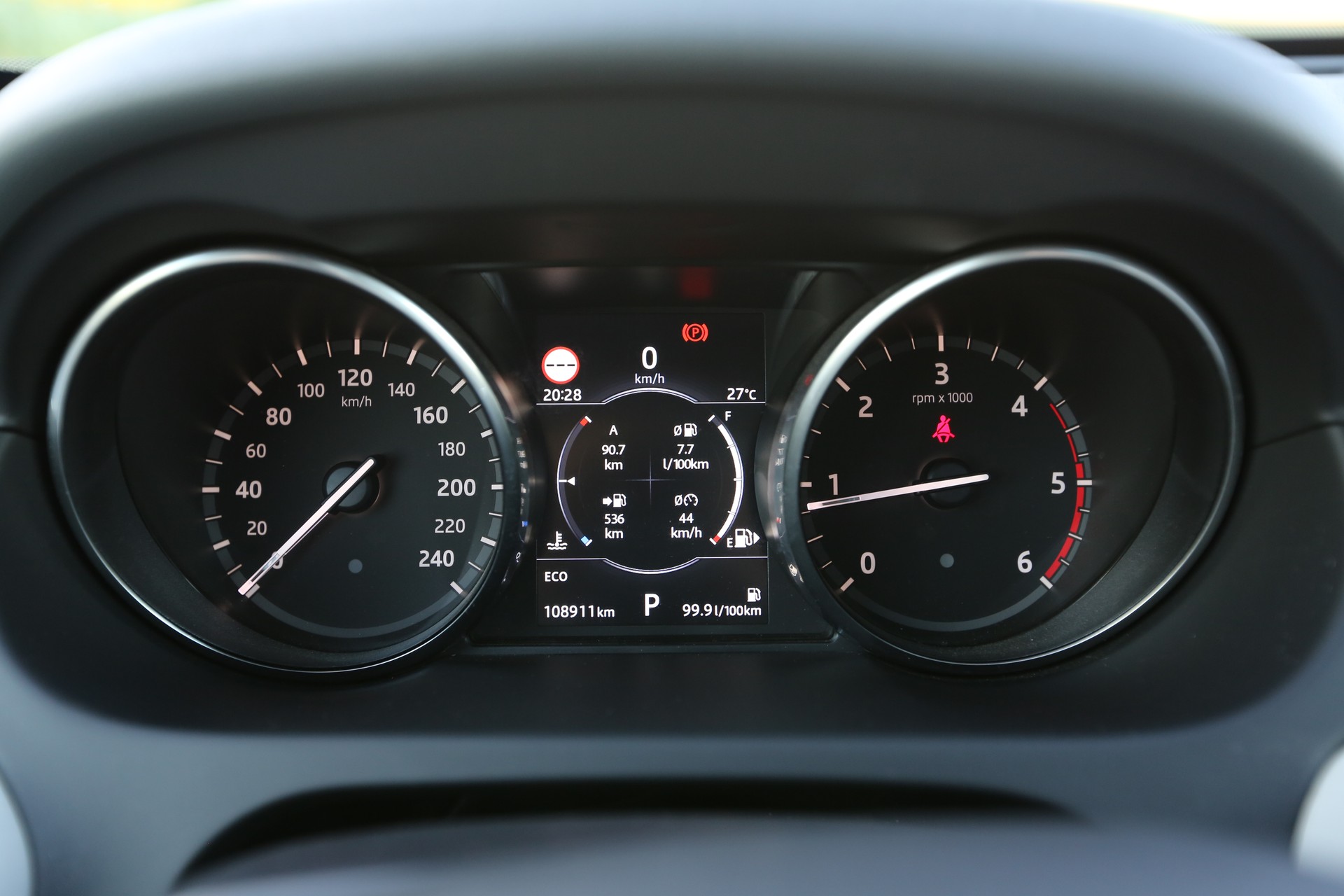 LAND ROVER Discovery Sport 2.0 TD4 180 HSE-image-14