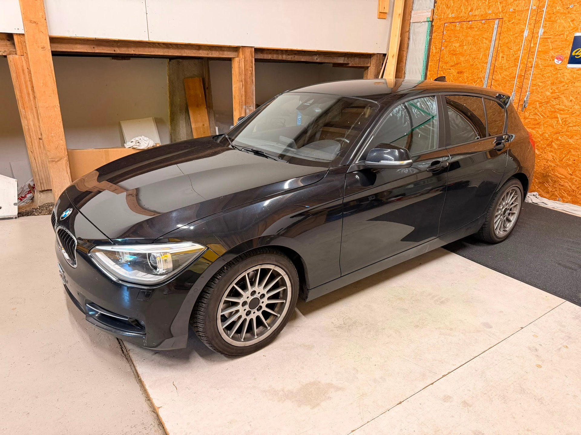 BMW 120d Sport Line-image-0