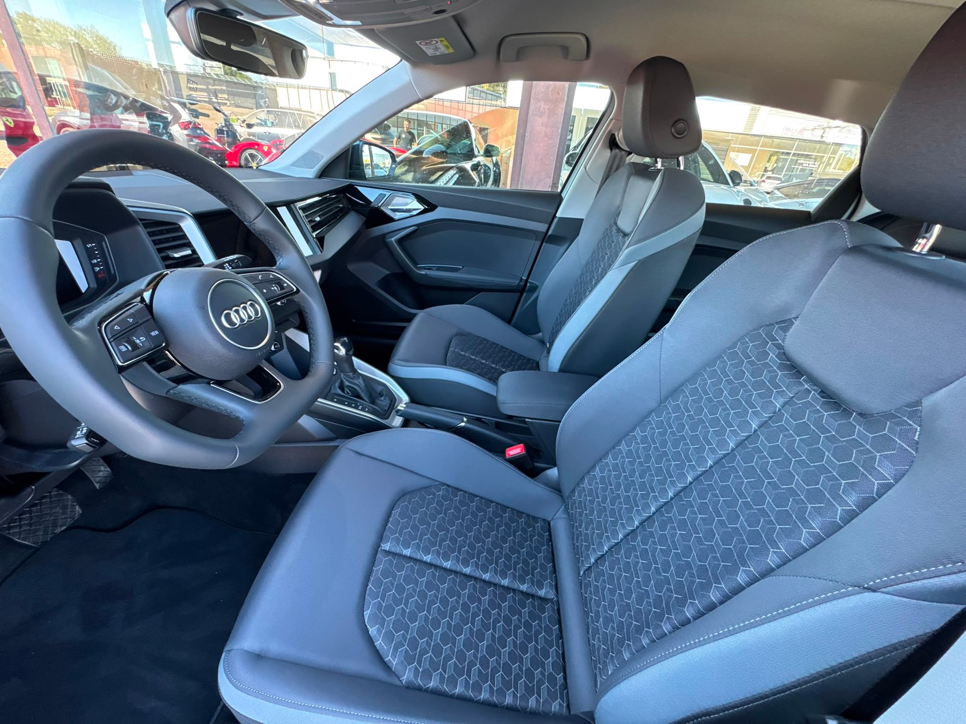 AUDI A1 Sportback 30 TFSI S Line S-tronic-image-6