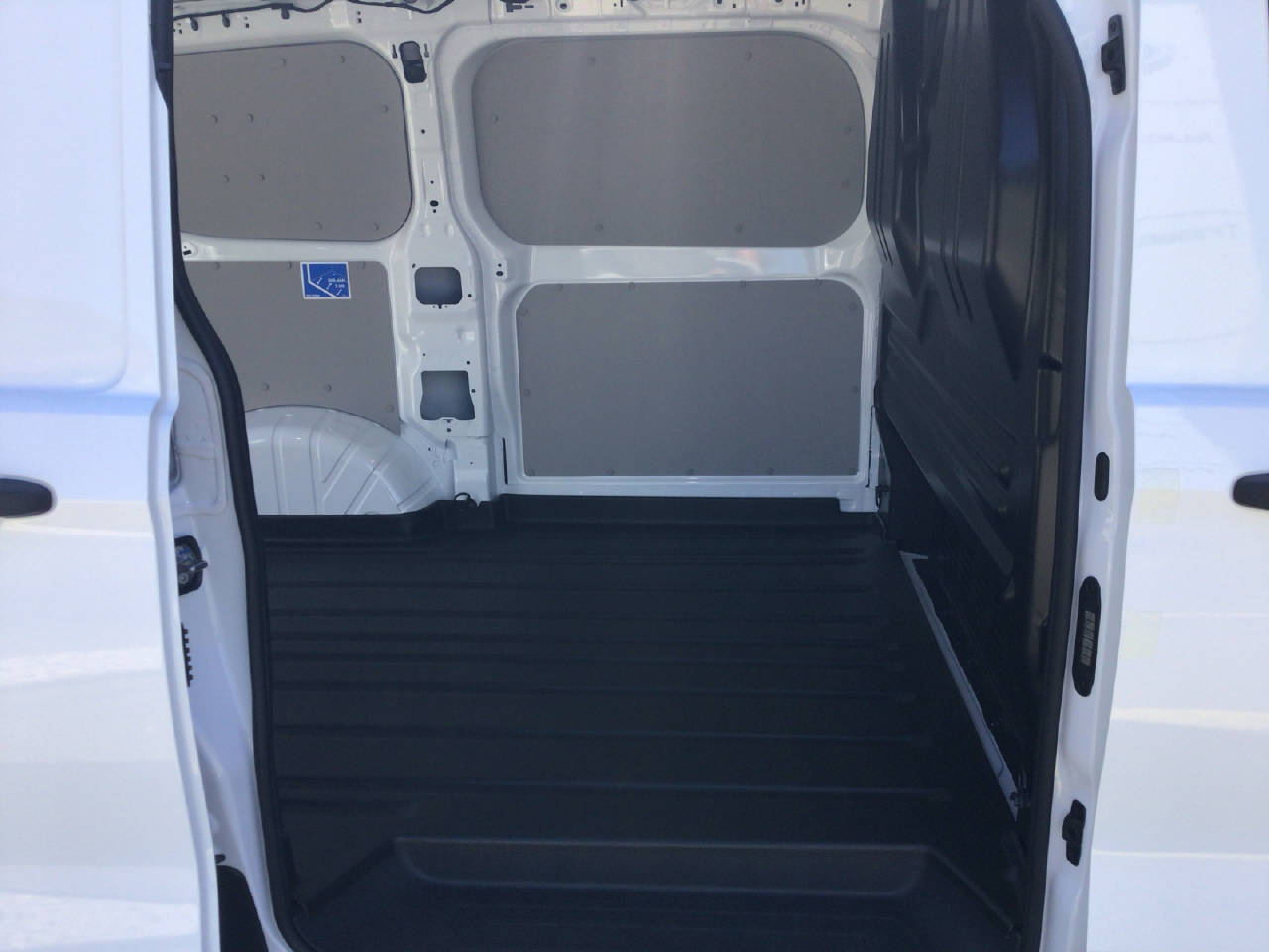 FORD Transit Custom Van 320 L1 2.5 PHEV 233 PS Trend PHEV-image-8