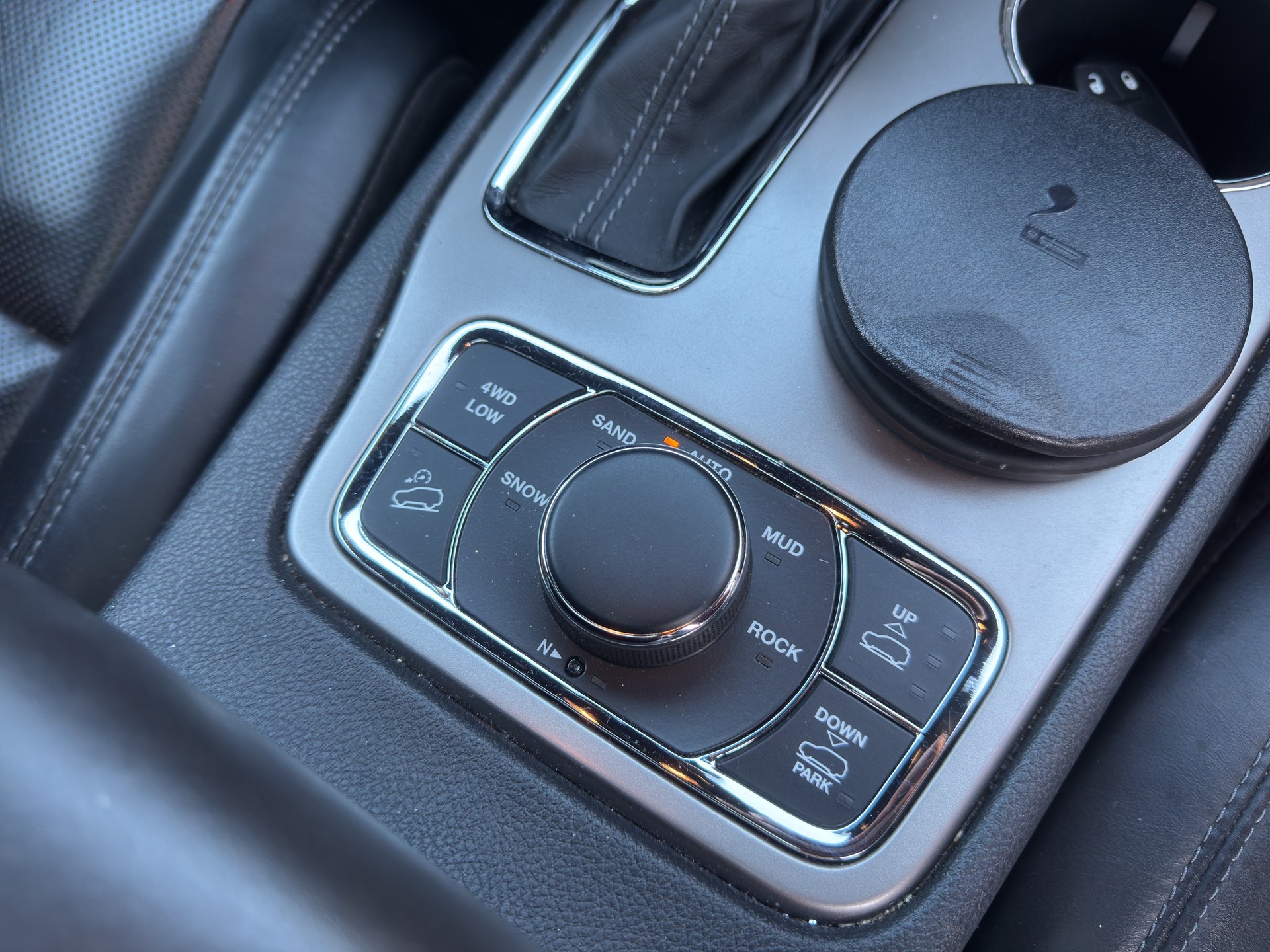 JEEP Grand Cherokee 3.0 CRD 250 Overland-image-12