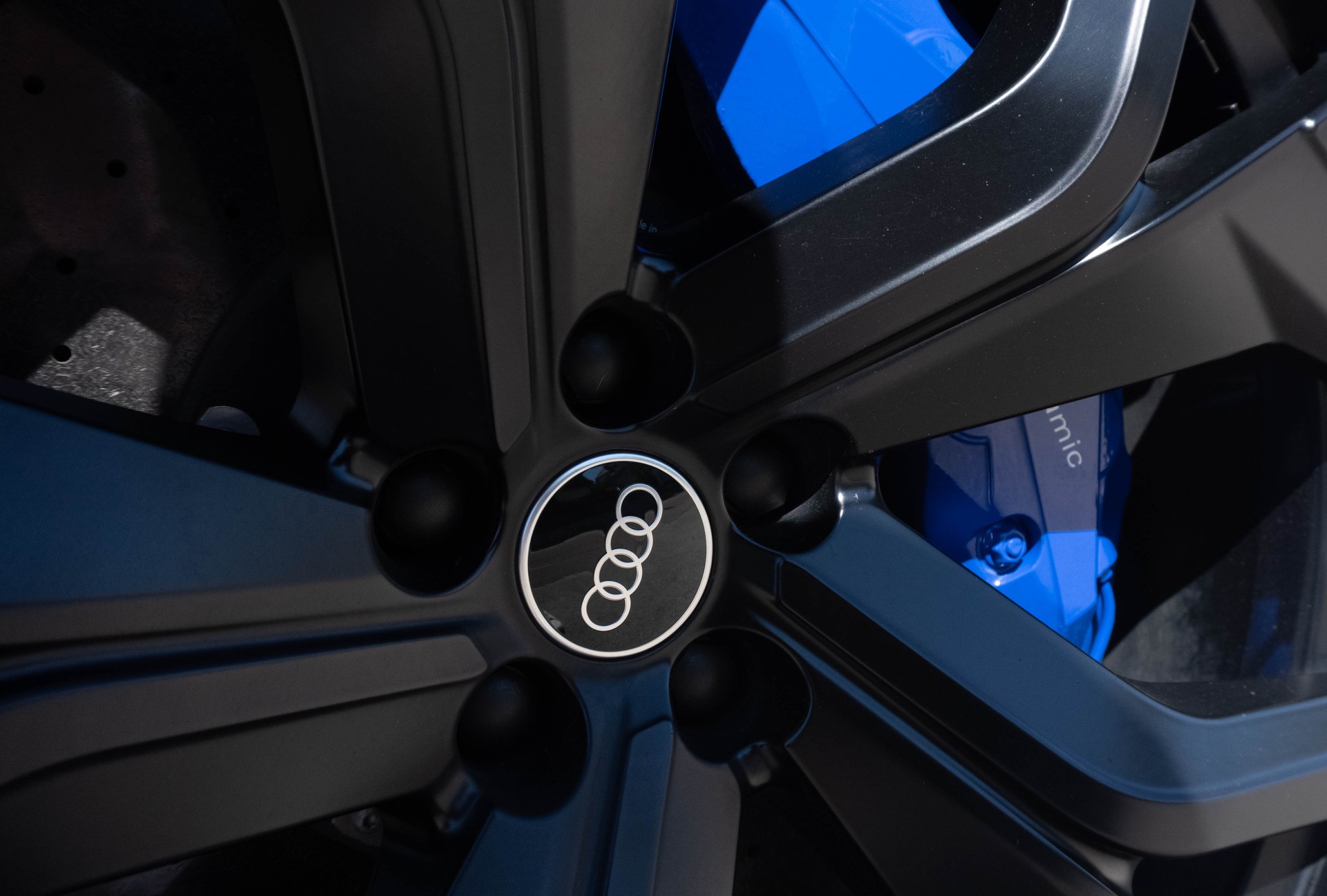 AUDI RSQ8 quattro tiptronic-image-13