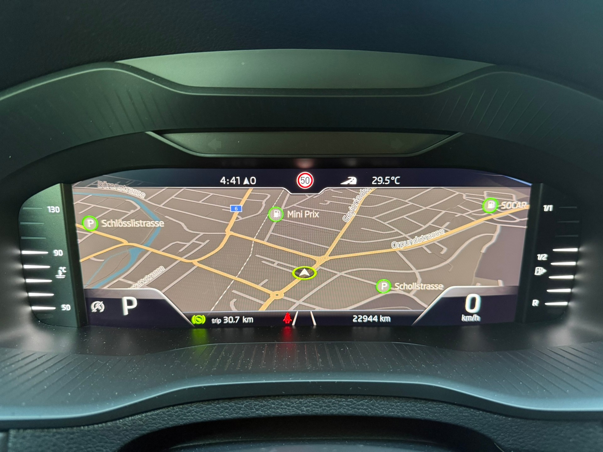 SKODA Karoq 1.5 TSI Ambition DSG-image-9