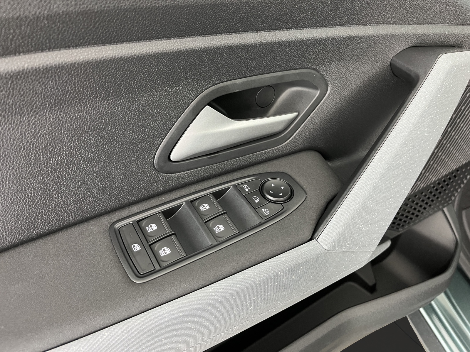 DACIA Bigster 1.2 Hybrid Journey 4WD-image-12