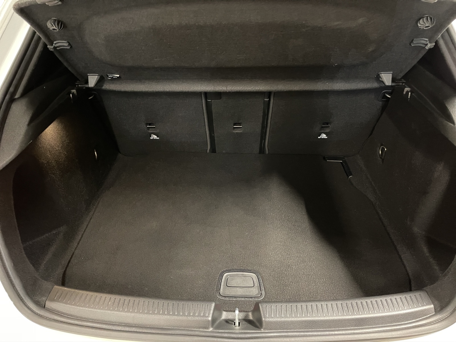 MERCEDES-BENZ A 200 4Matic Progressive 8G-DCT-image-5