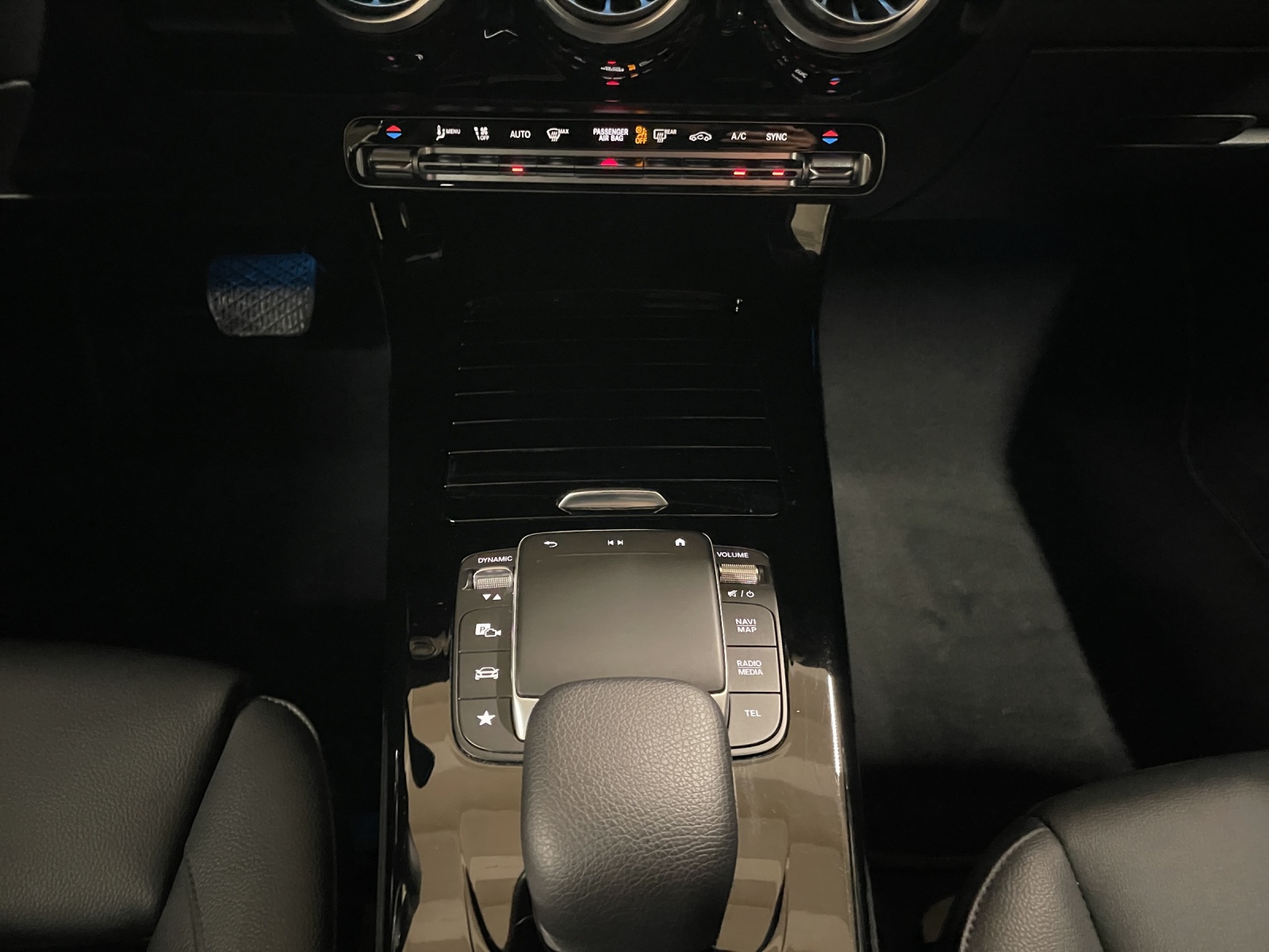 MERCEDES-BENZ A 200 4Matic Progressive 8G-DCT-image-12