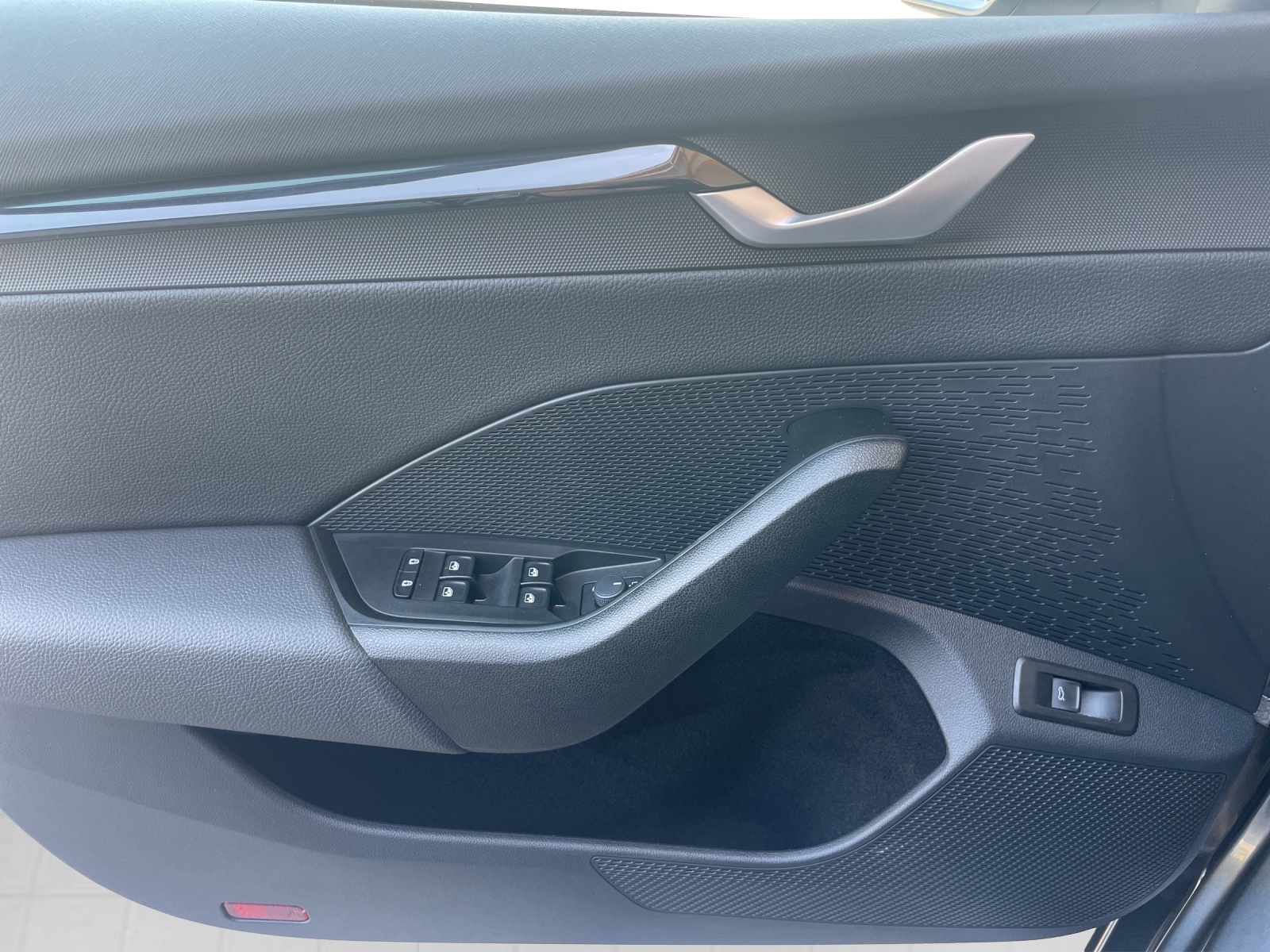 SKODA Octavia Combi 1.5 TSI mHEV DSG Selection-image-5
