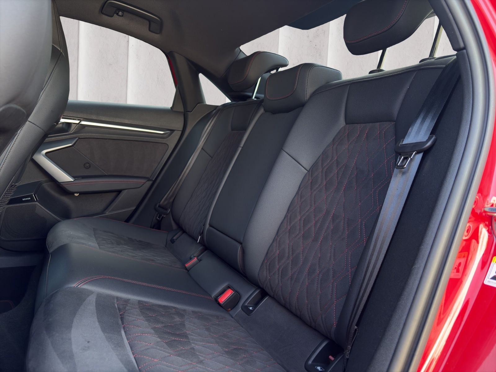 AUDI S3 Limousine TFSI quattro S-tronic-image-16