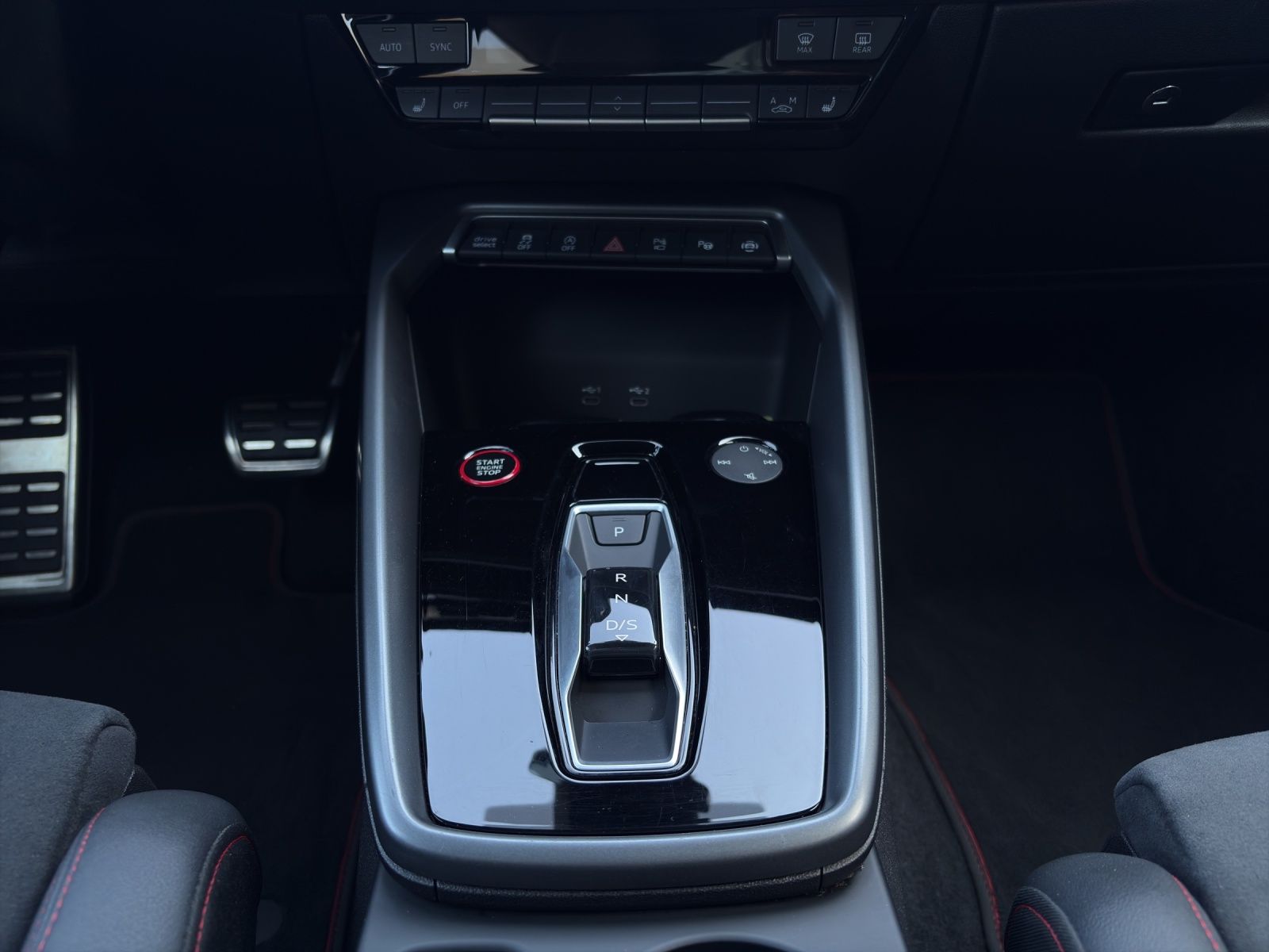AUDI S3 Limousine TFSI quattro S-tronic-image-13