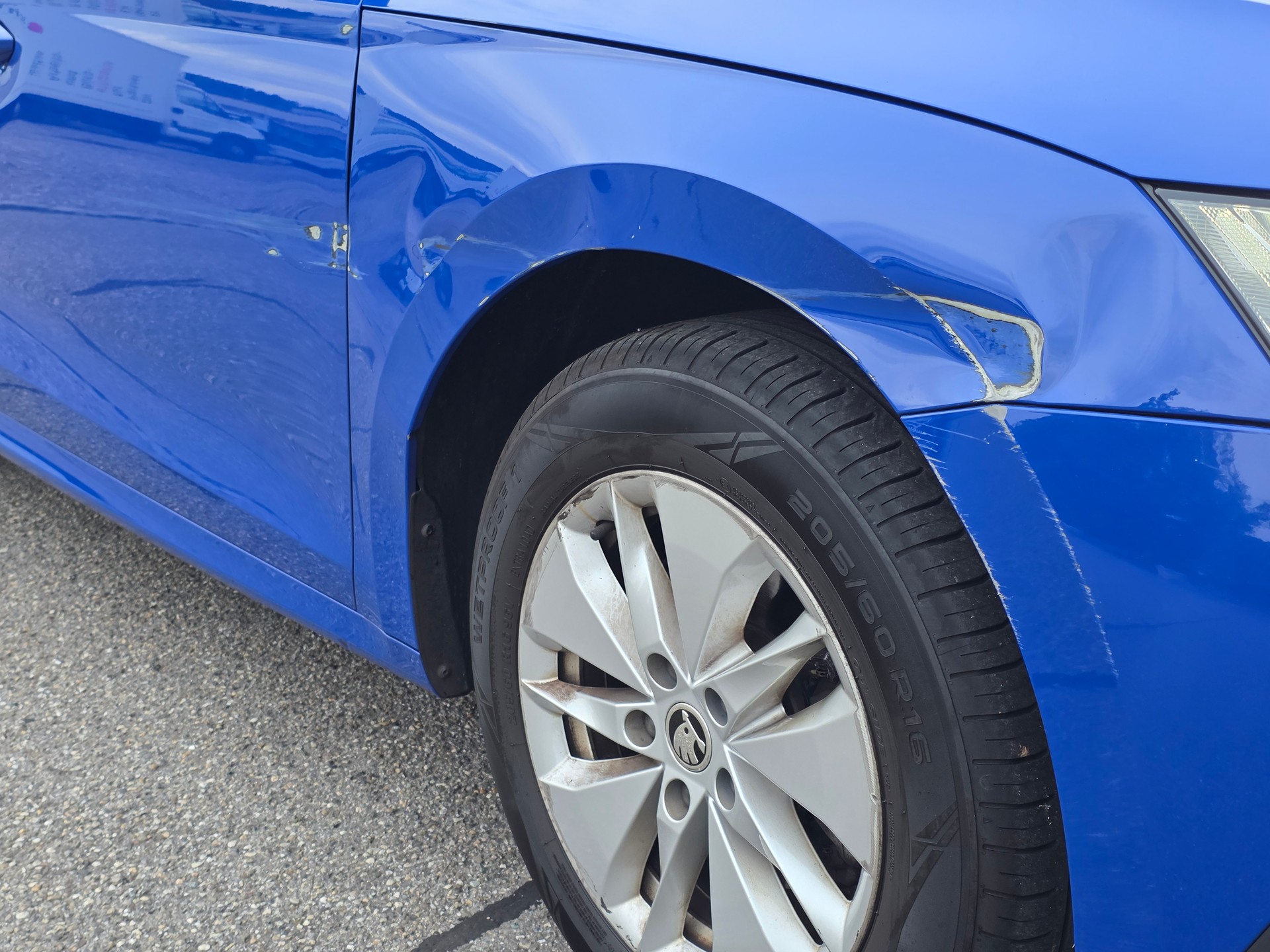 SKODA Octavia Combi 2.0 TDI DSG Ambition-image-15
