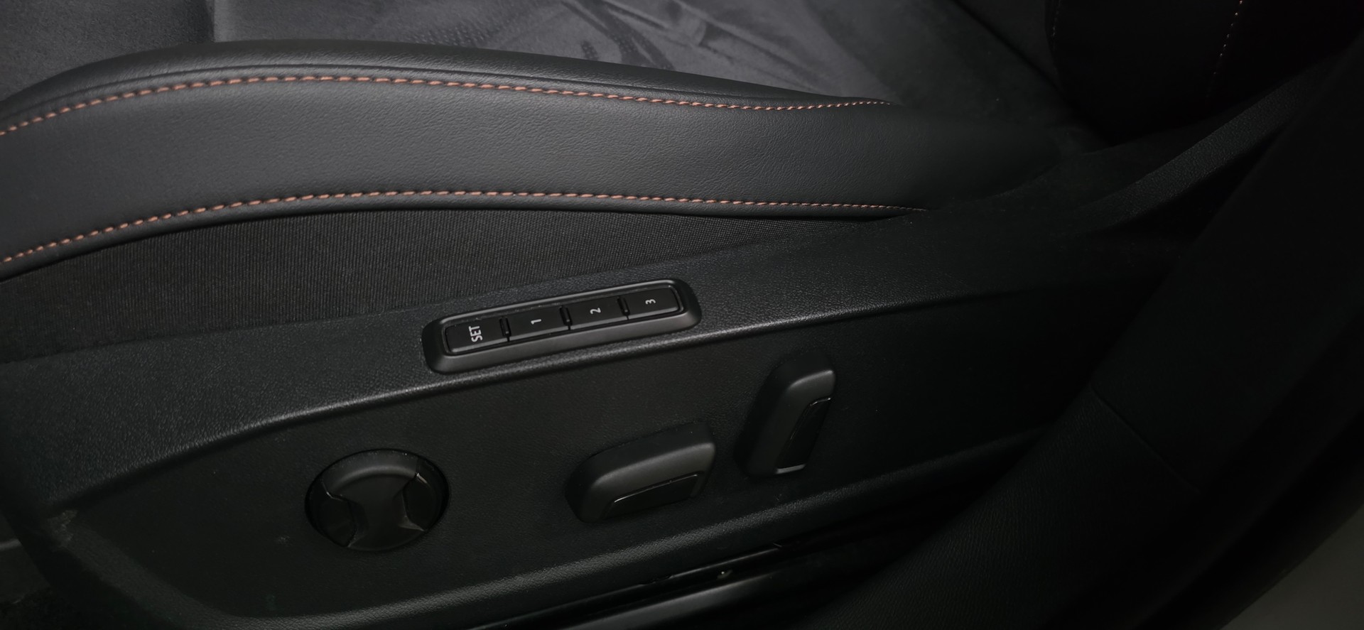 CUPRA LEON 2.0 TSI VZ DSG *Sitz-&Lenkradheizung*ACC&Spurhalteassistent*Rückfahrkamers*Sennheiser-Soundanlage*-image-25