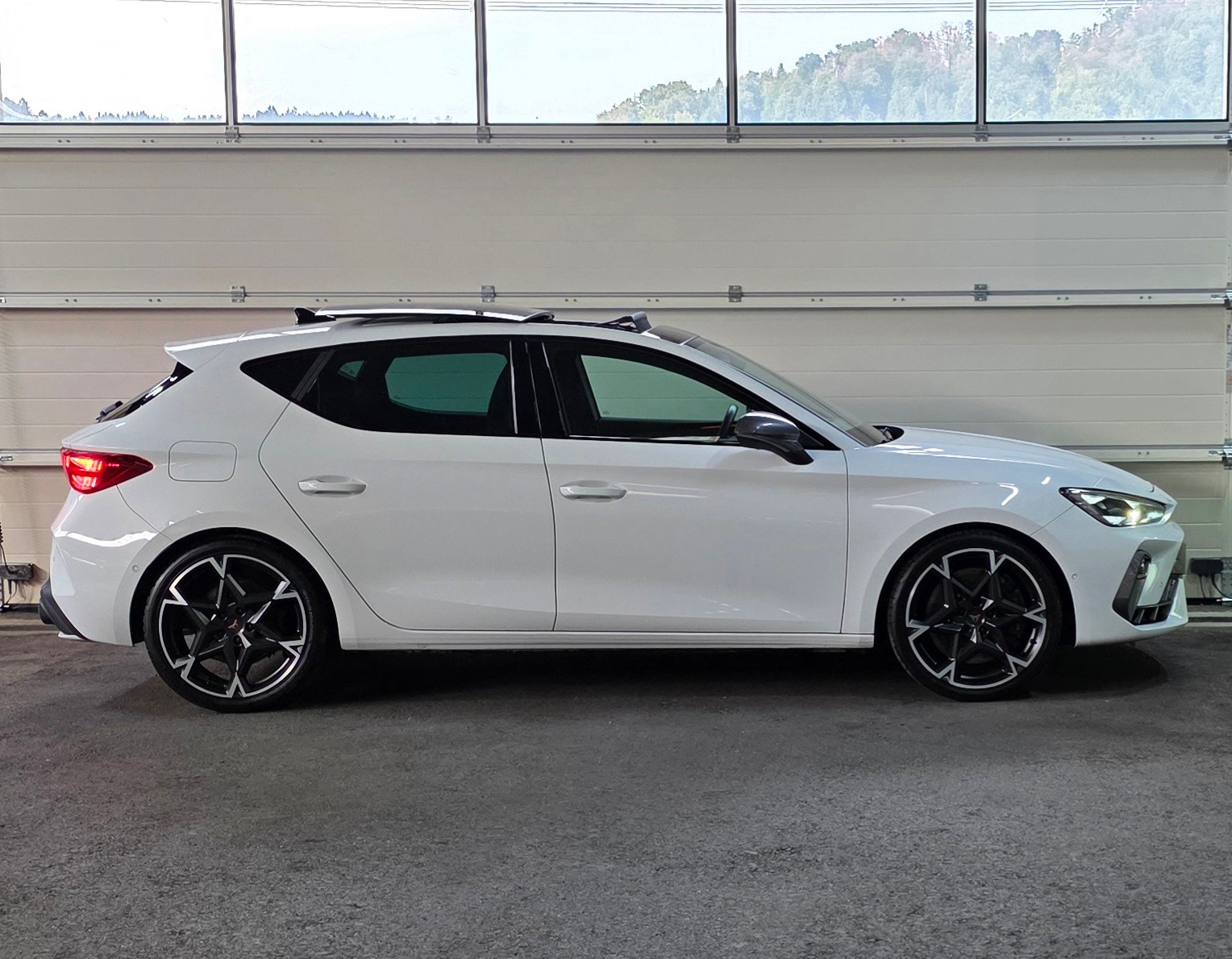CUPRA LEON 2.0 TSI VZ DSG *Sitz-&Lenkradheizung*ACC&Spurhalteassistent*Rückfahrkamers*Sennheiser-Soundanlage*-image-4