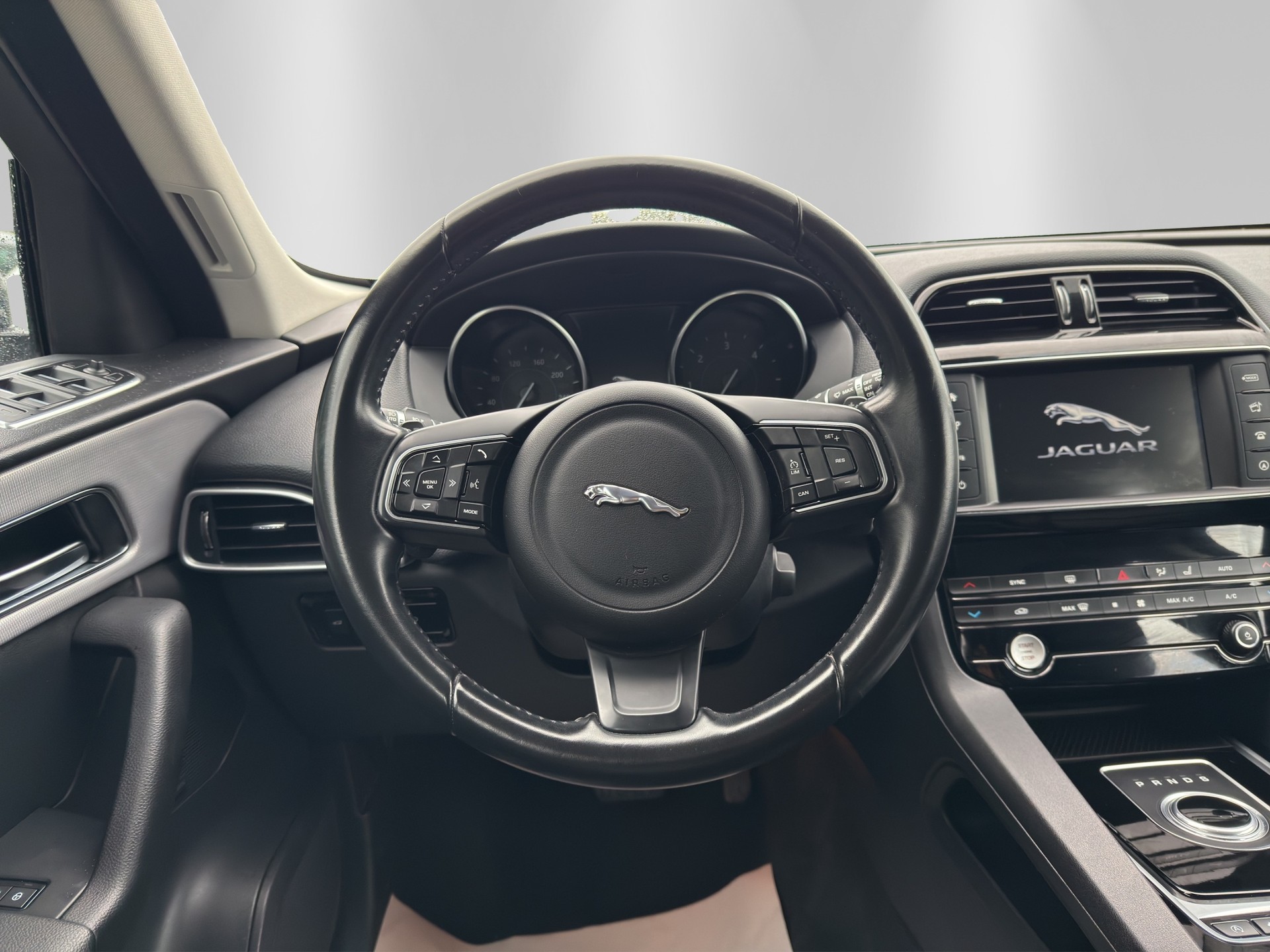 JAGUAR F-Pace 3.0 TD Prestige AWD Automatik-image-9