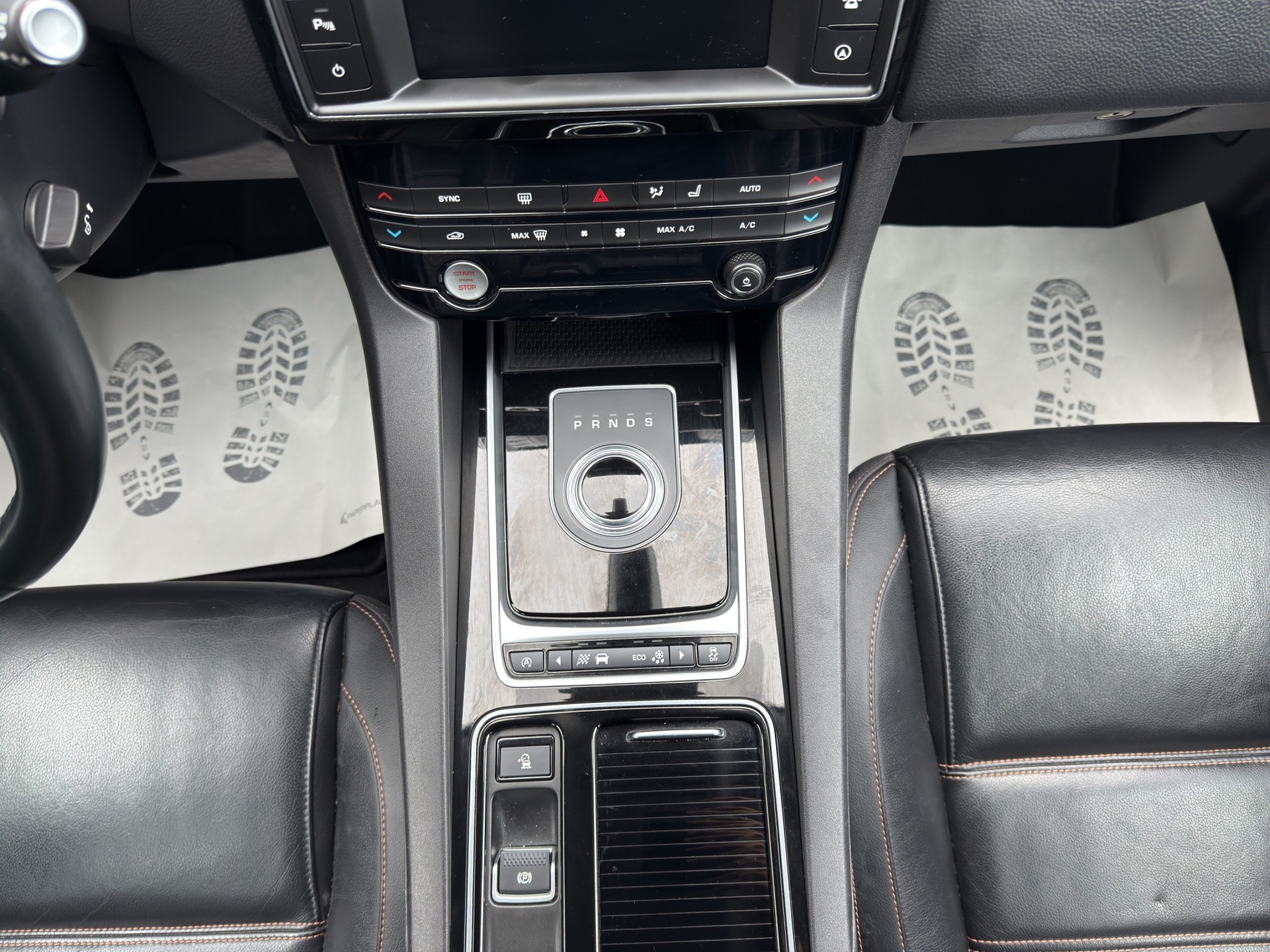 JAGUAR F-Pace 3.0 TD Prestige AWD Automatik-image-11