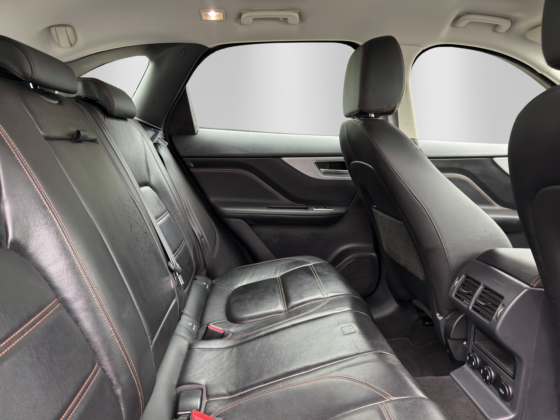 JAGUAR F-Pace 3.0 TD Prestige AWD Automatik-image-14