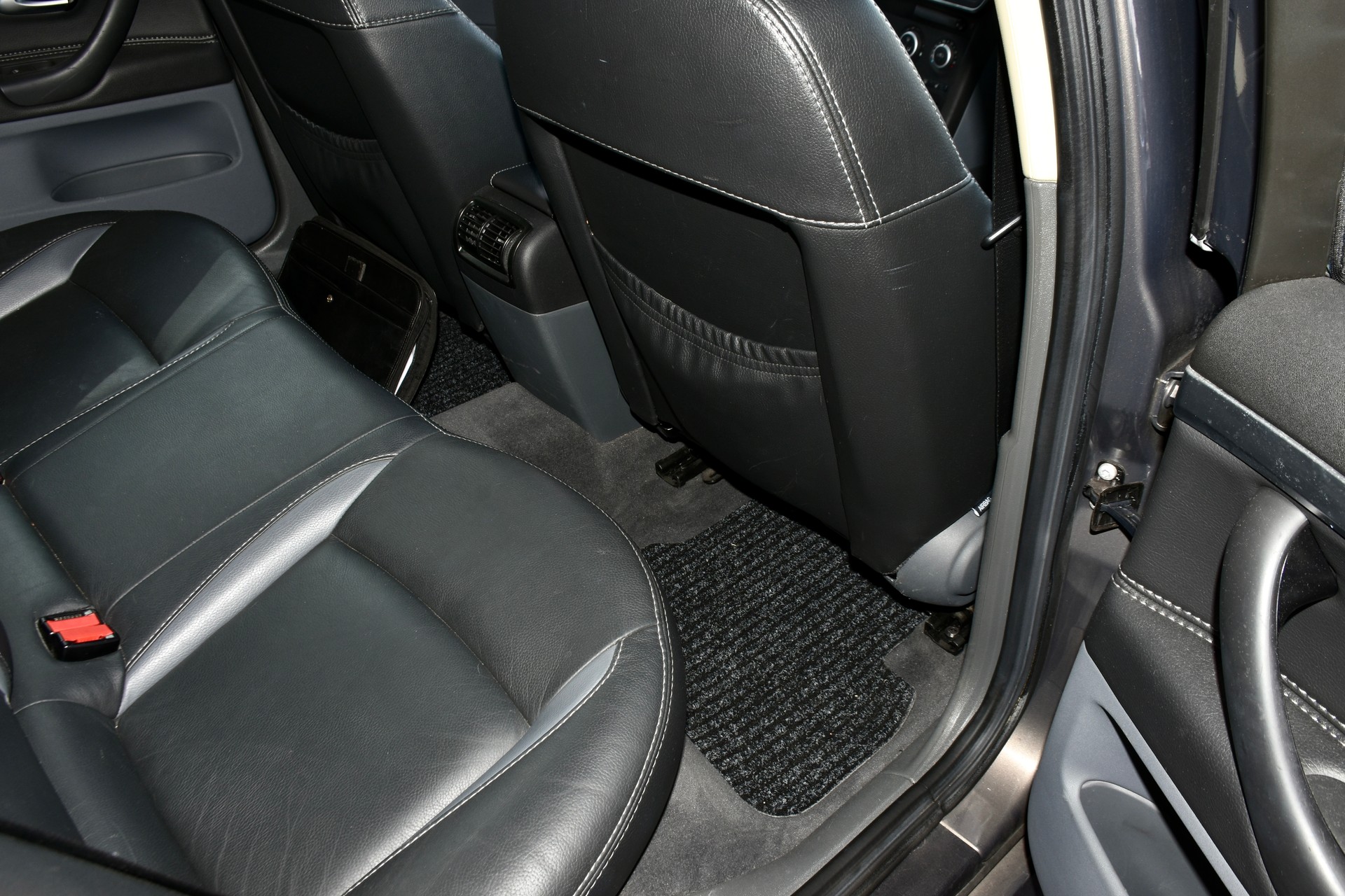SAAB 9-3 2.0 (1.8t) Vector-image-6