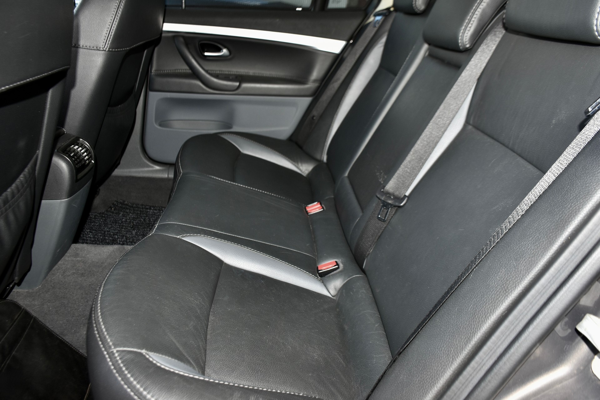 SAAB 9-3 2.0 (1.8t) Vector-image-3