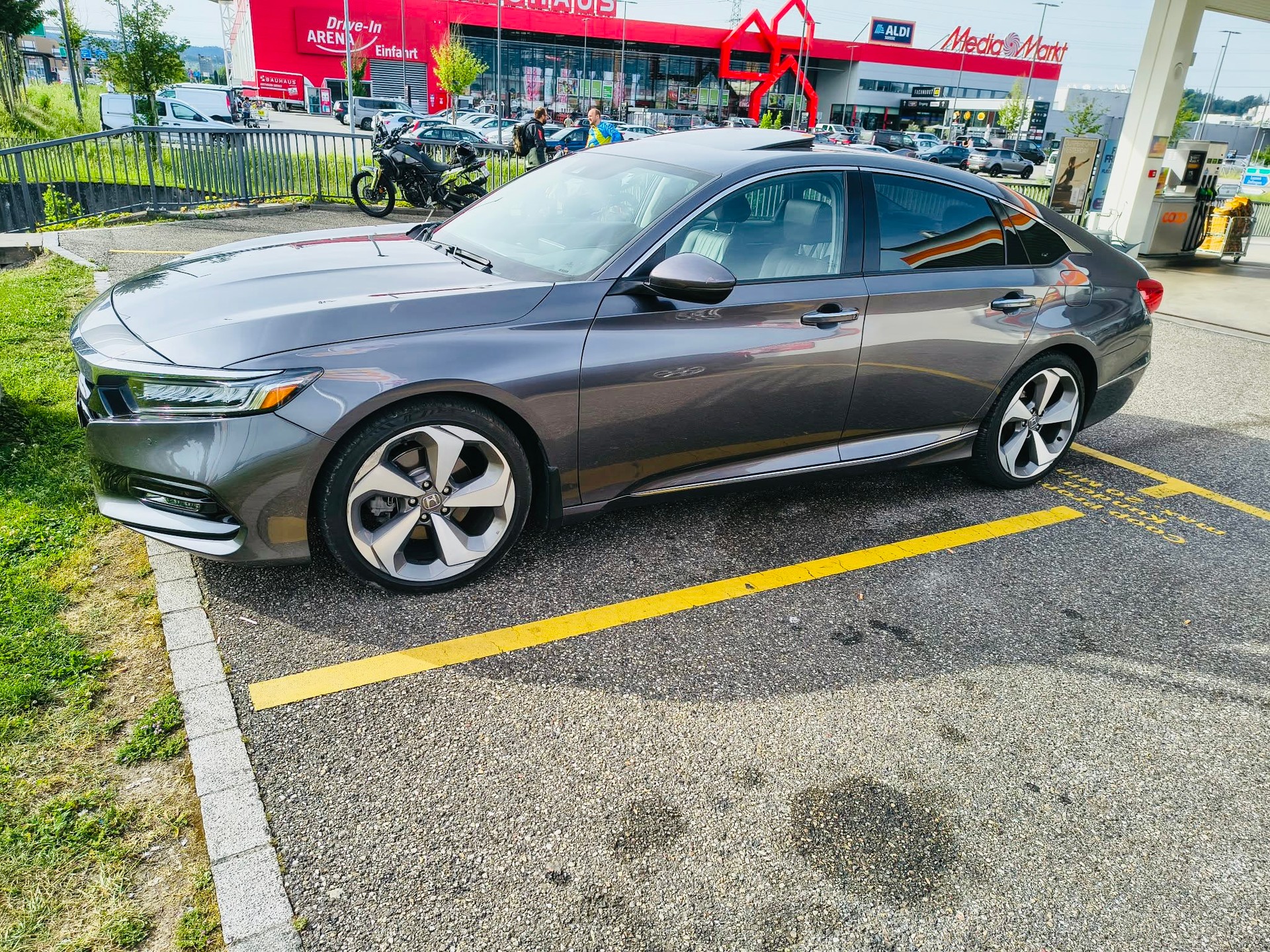 HONDA ACCORD Touring-image-0