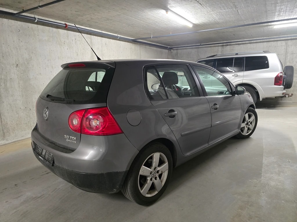 VW Golf 2.0 TDI Sportline 4Motion-image-3