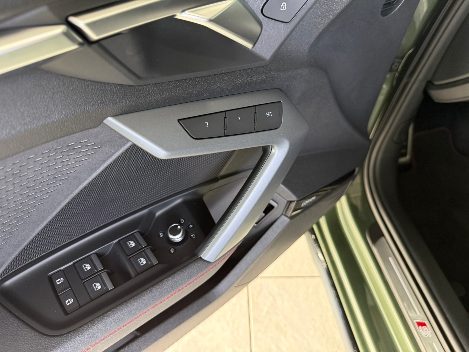AUDI S3 Limousine TFSI quattro S-tronic, distriktgrün met.-image-12