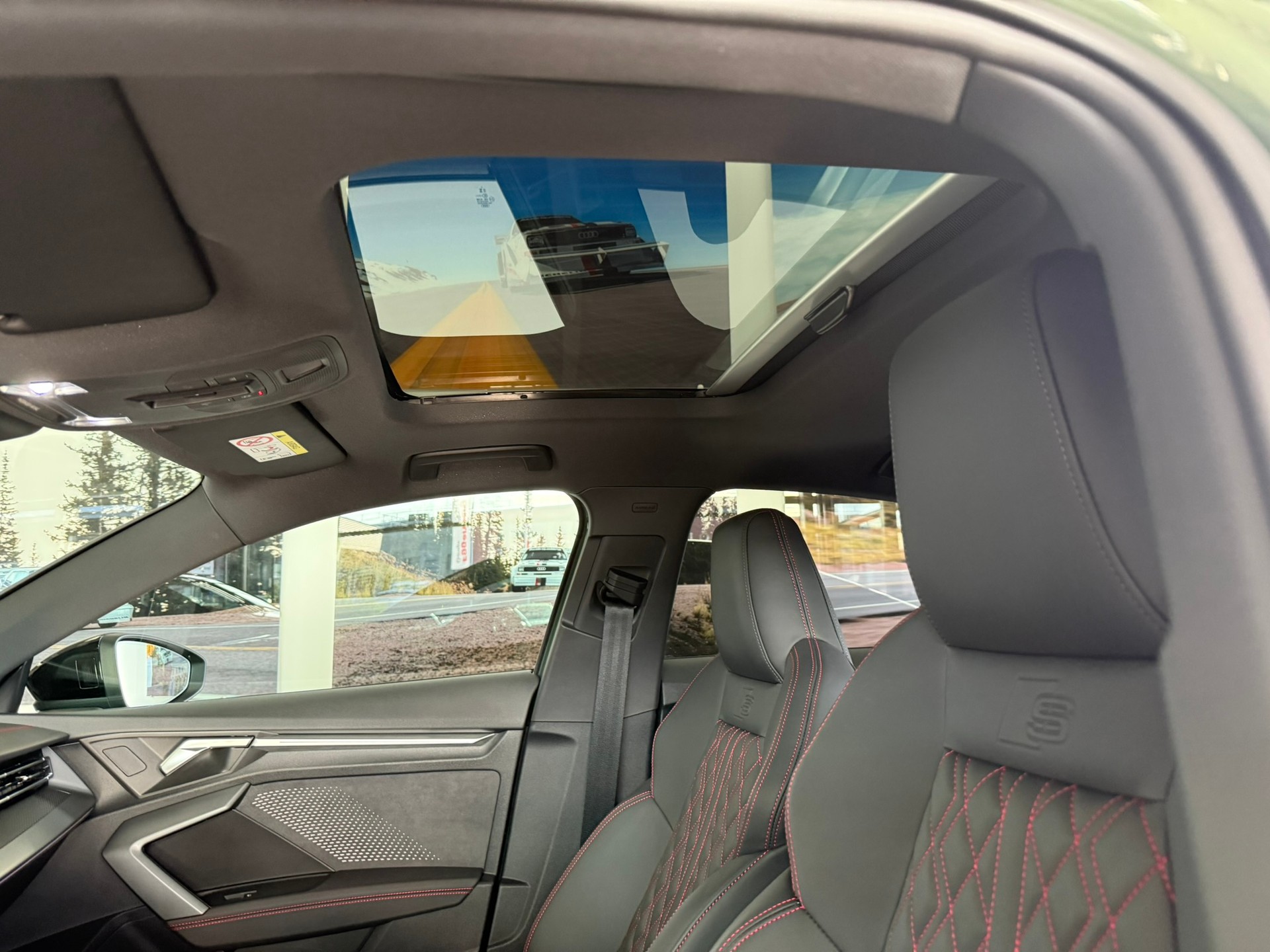 AUDI S3 Limousine TFSI quattro S-tronic, distriktgrün met.-image-13
