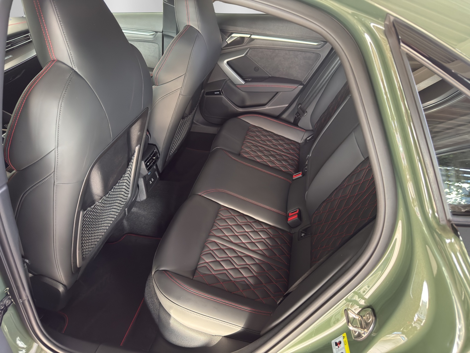 AUDI S3 Limousine TFSI quattro S-tronic, distriktgrün met.-image-9