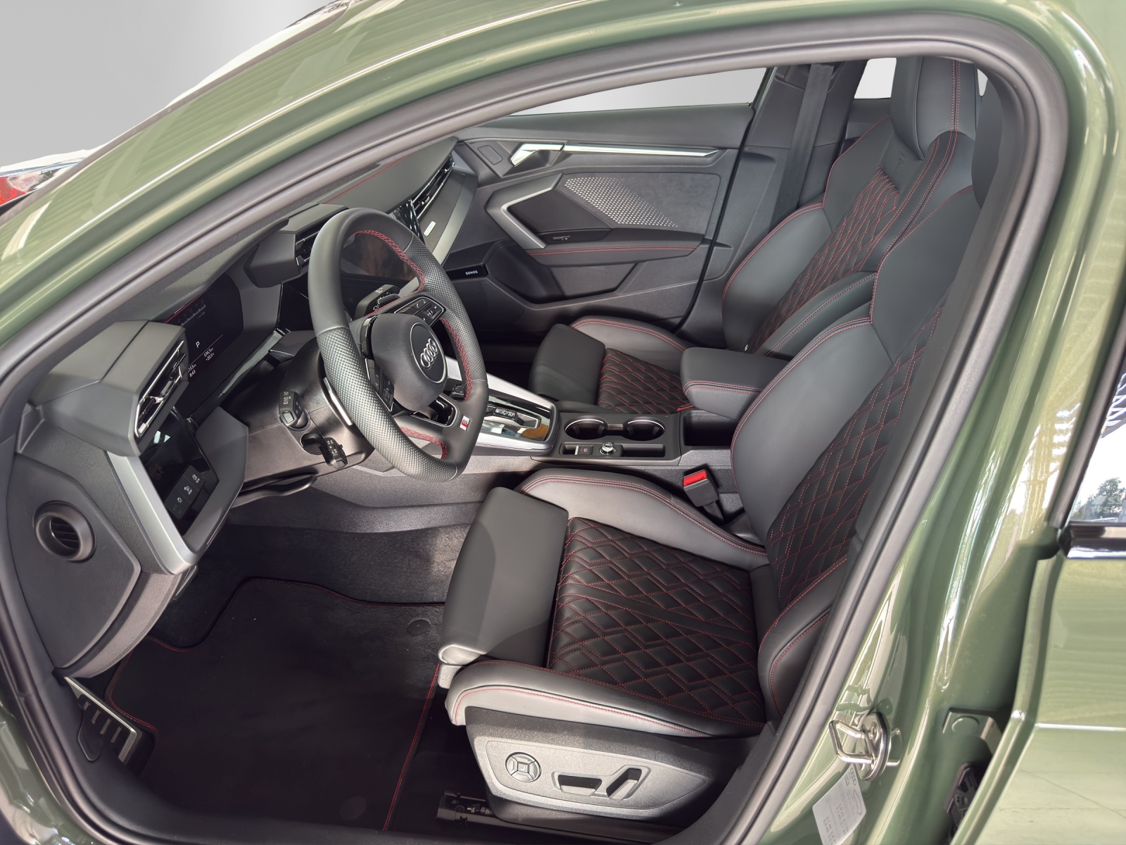 AUDI S3 Limousine TFSI quattro S-tronic, distriktgrün met.-image-8