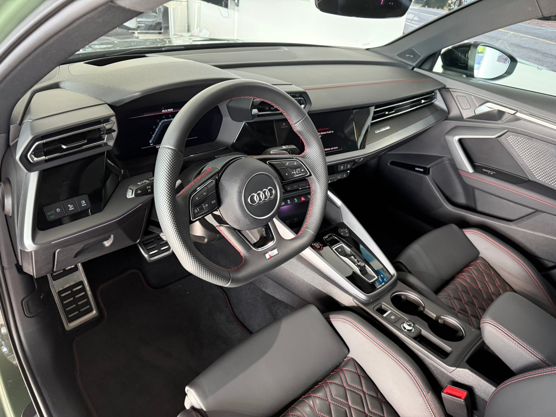 AUDI S3 Limousine TFSI quattro S-tronic, distriktgrün met.-image-11