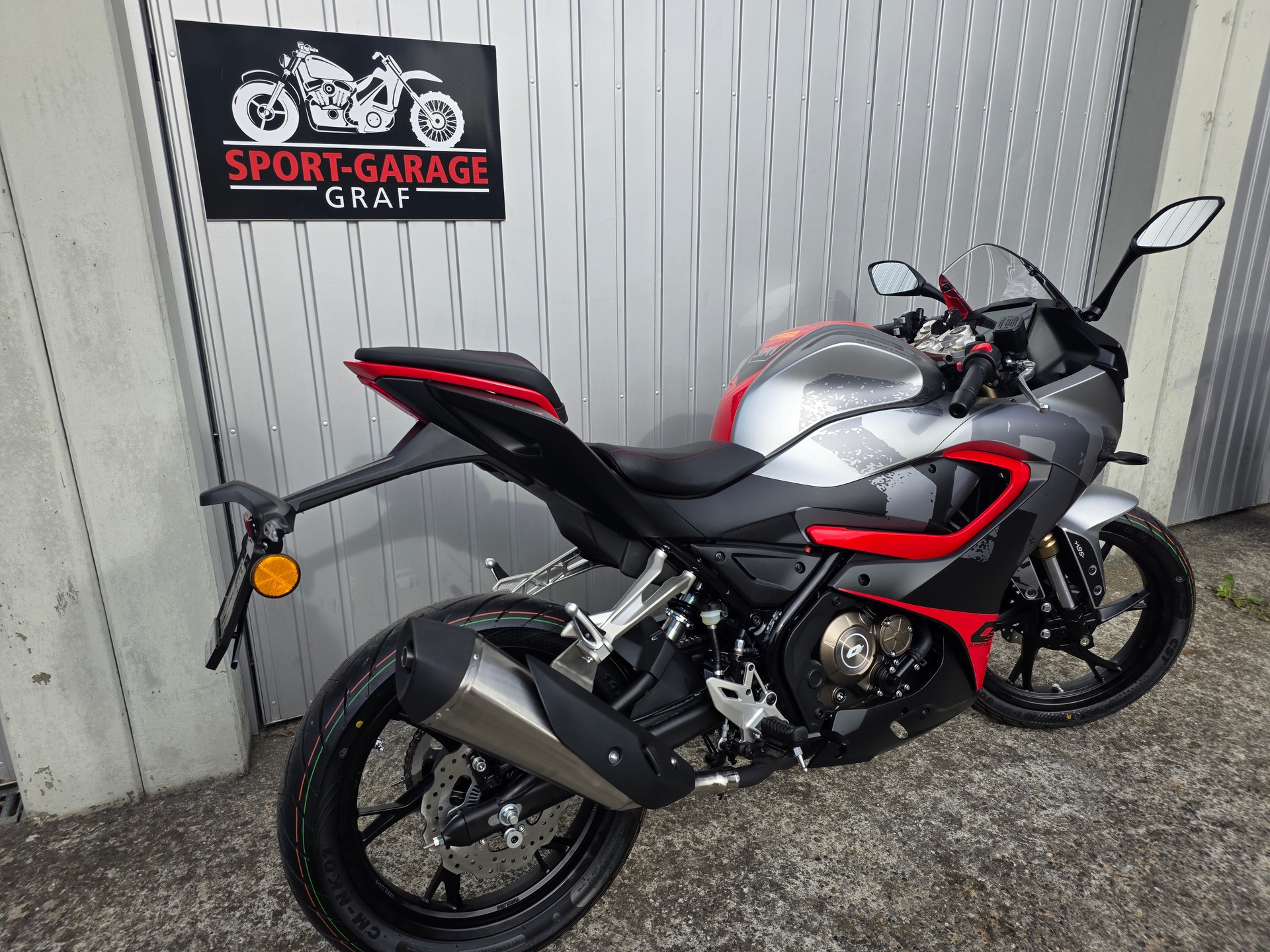 QJ SRK 125 R-showroom-element-2