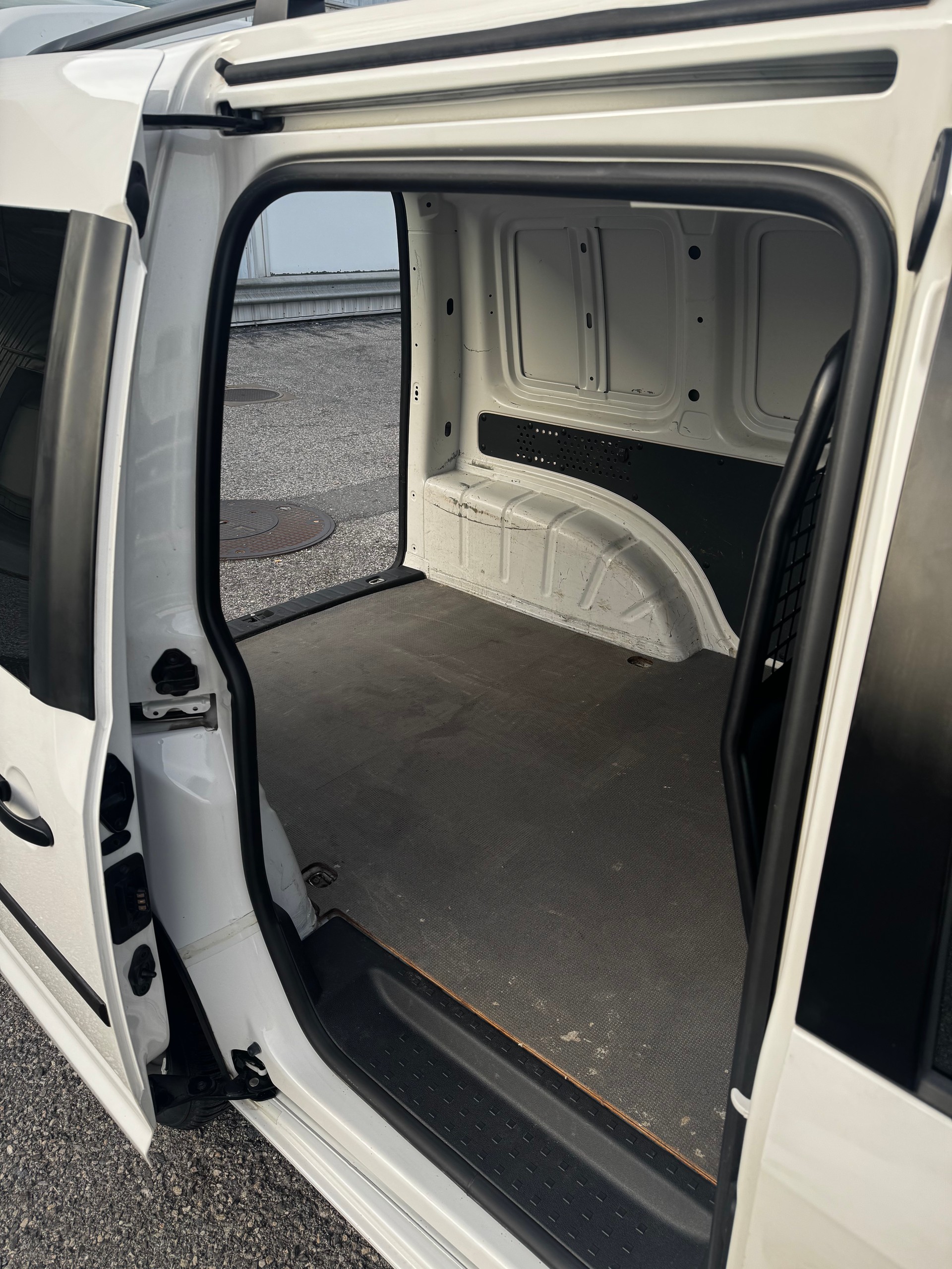 VW Caddy Maxi 2.0TDI BlueMotion Technology-image-6