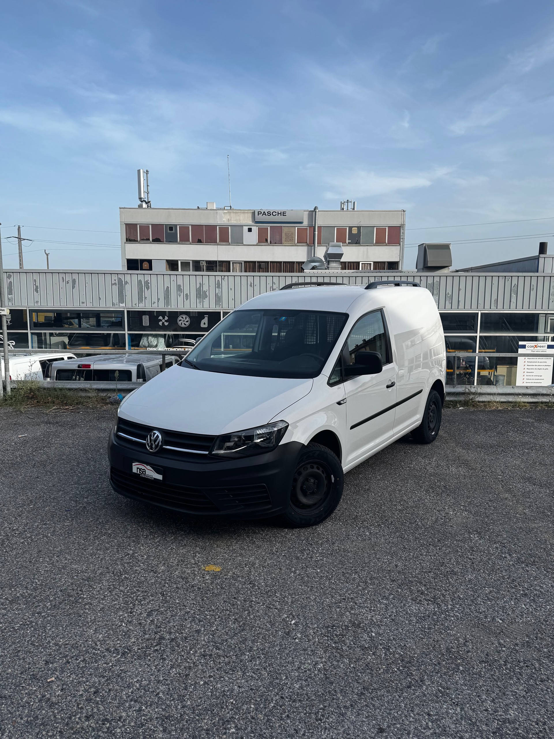 VW Caddy Maxi 2.0TDI BlueMotion Technology-image-0