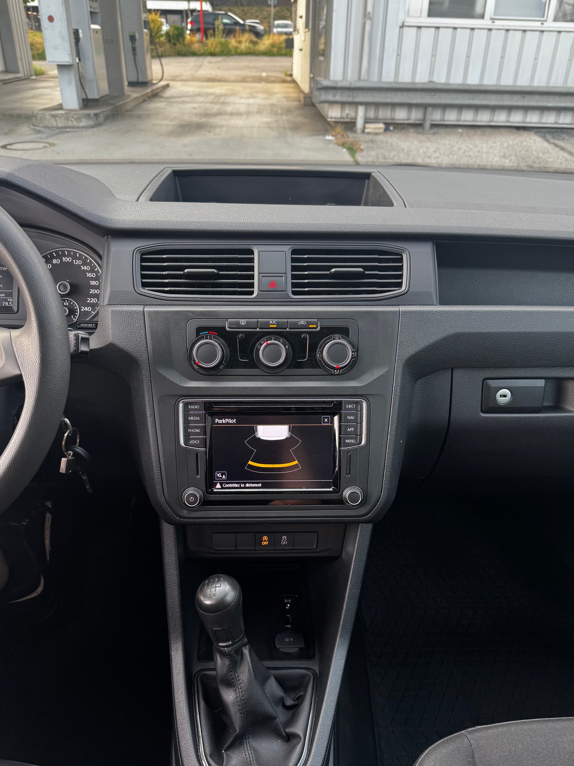 VW Caddy Maxi 2.0TDI BlueMotion Technology-image-11